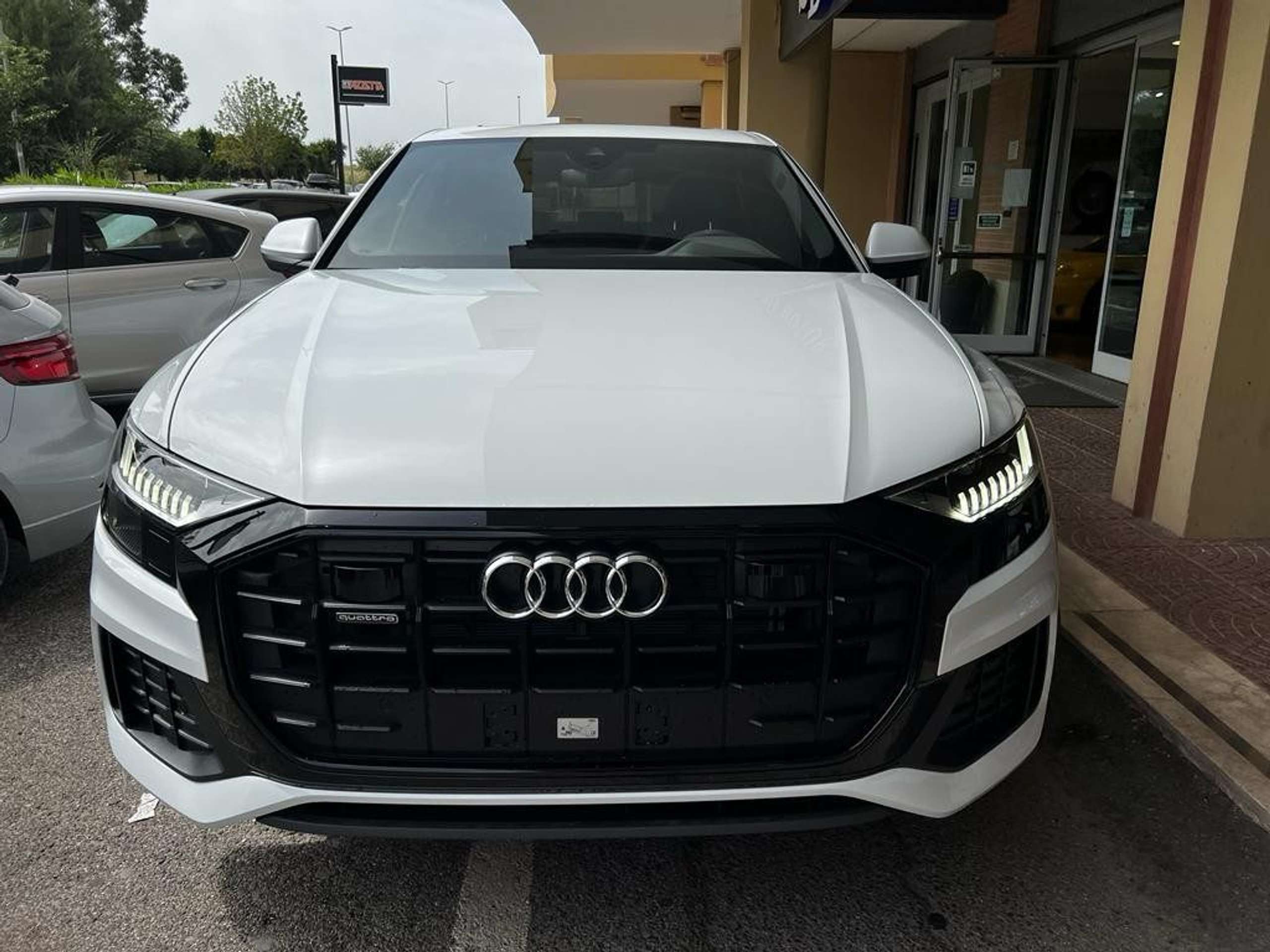 Audi - Q8