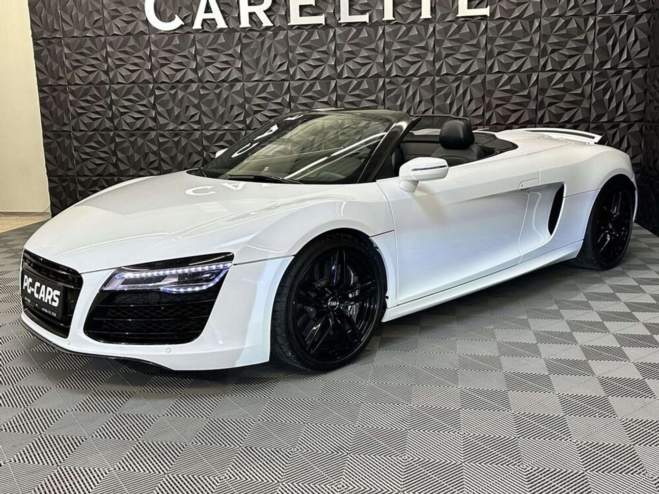 Audi - R8