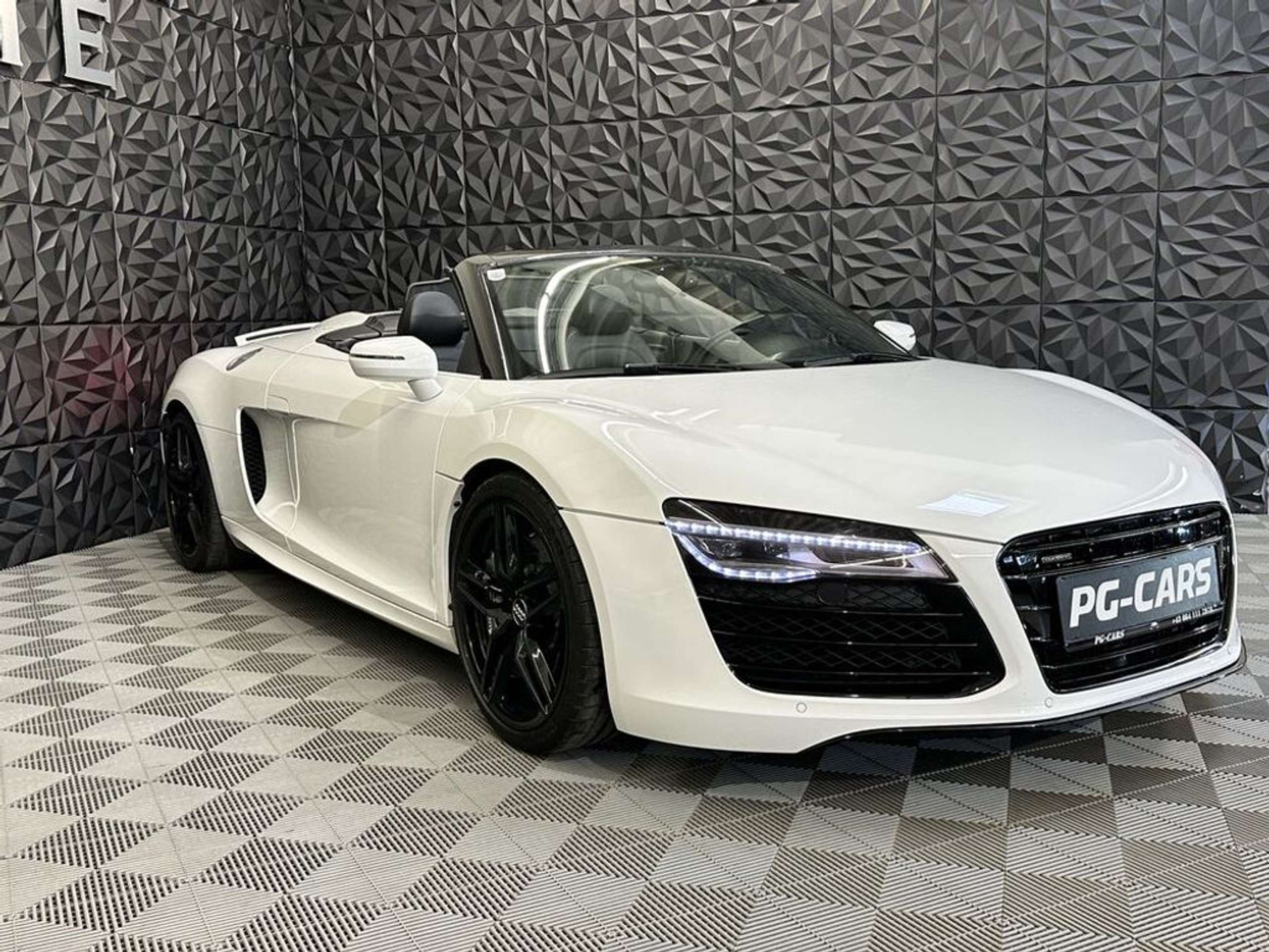 Audi - R8