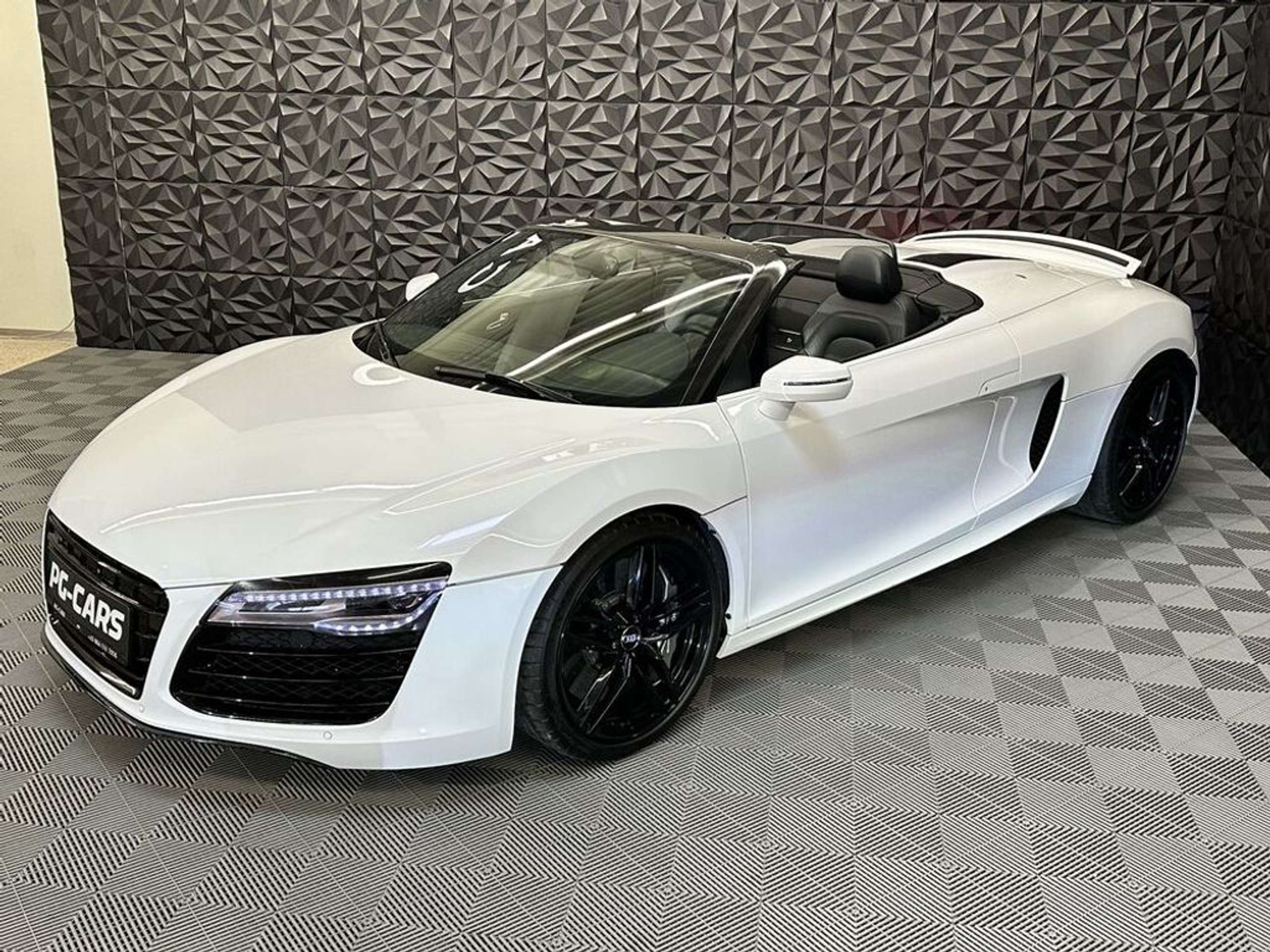 Audi - R8