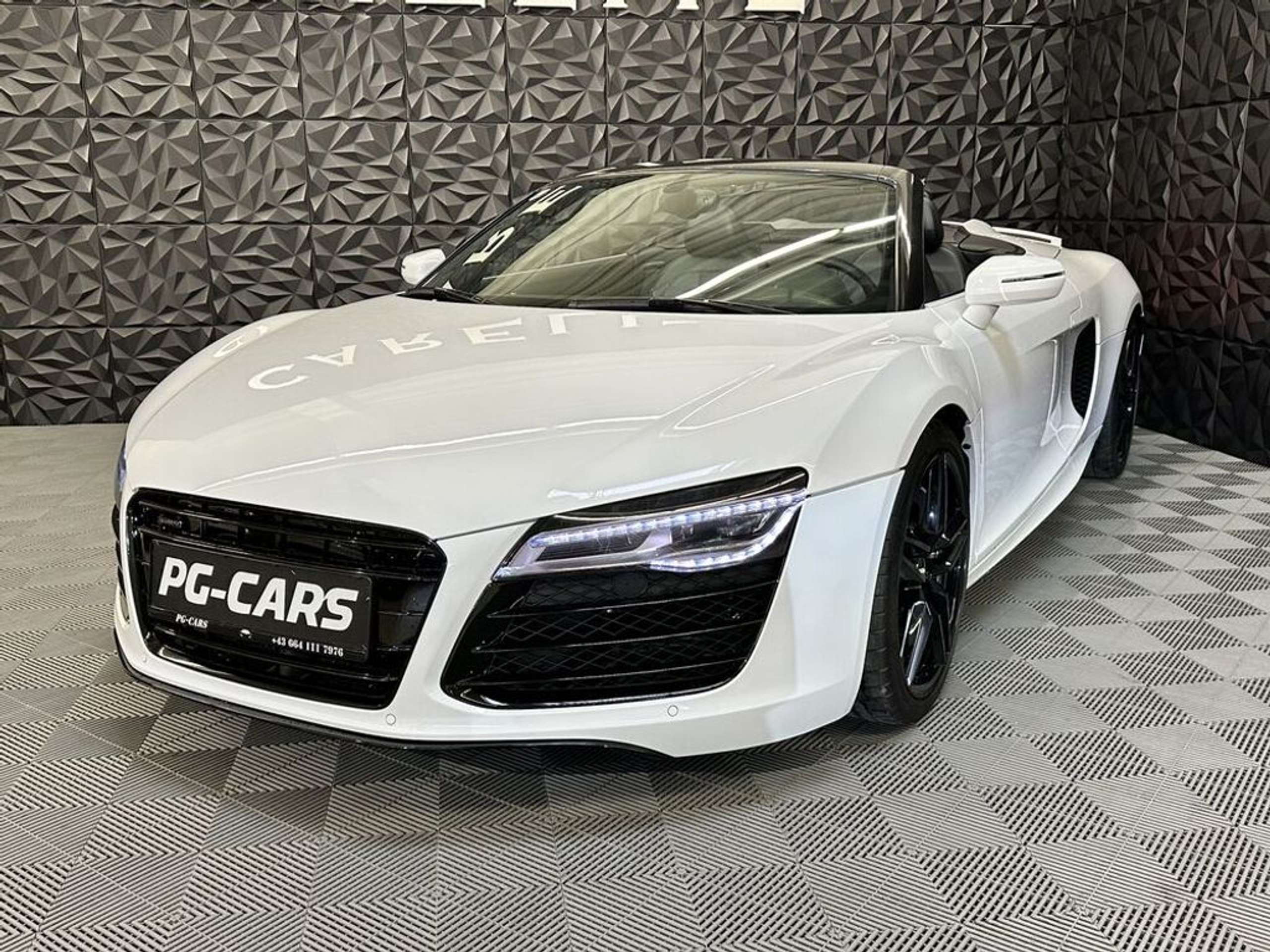 Audi - R8