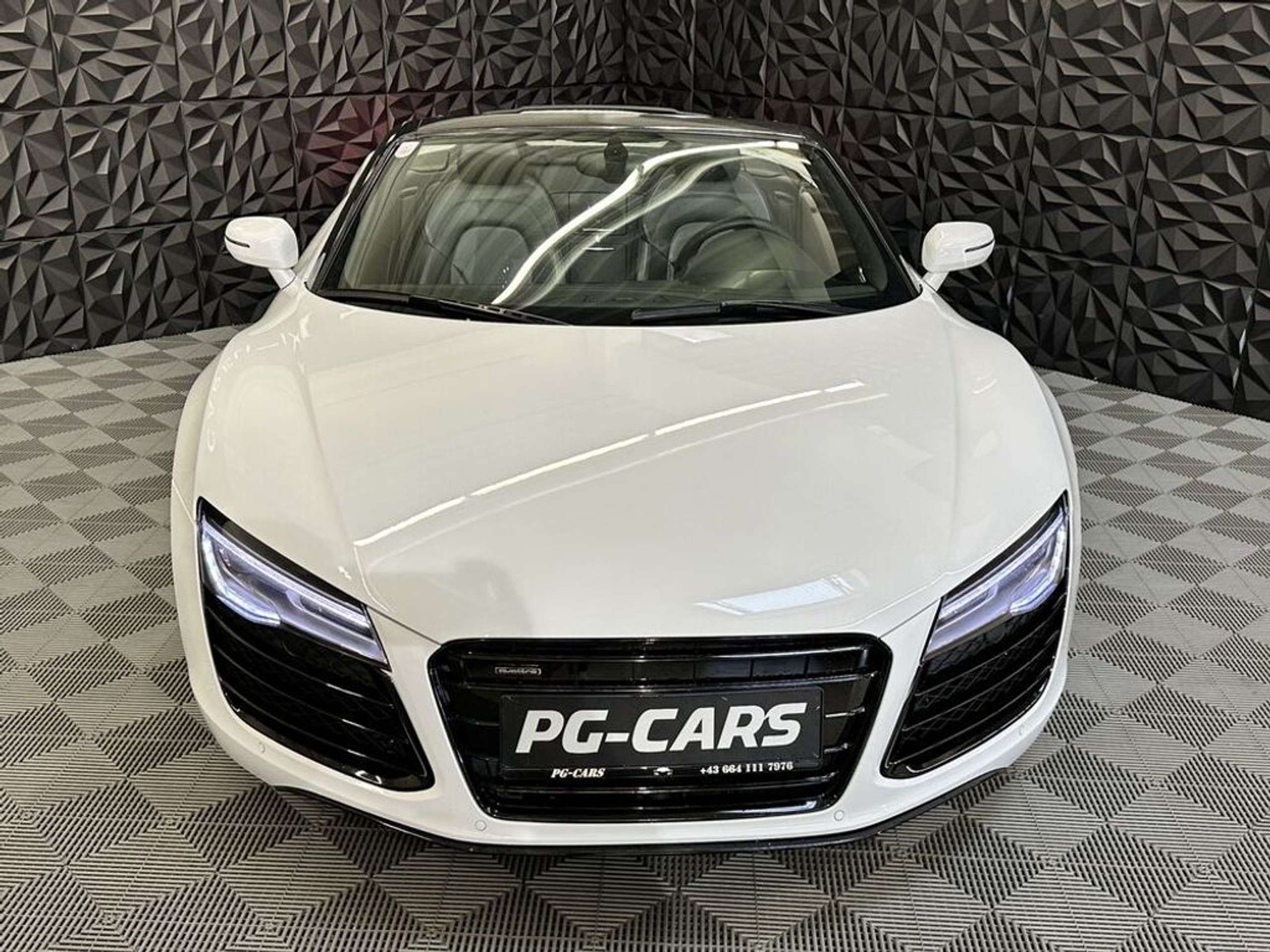 Audi - R8