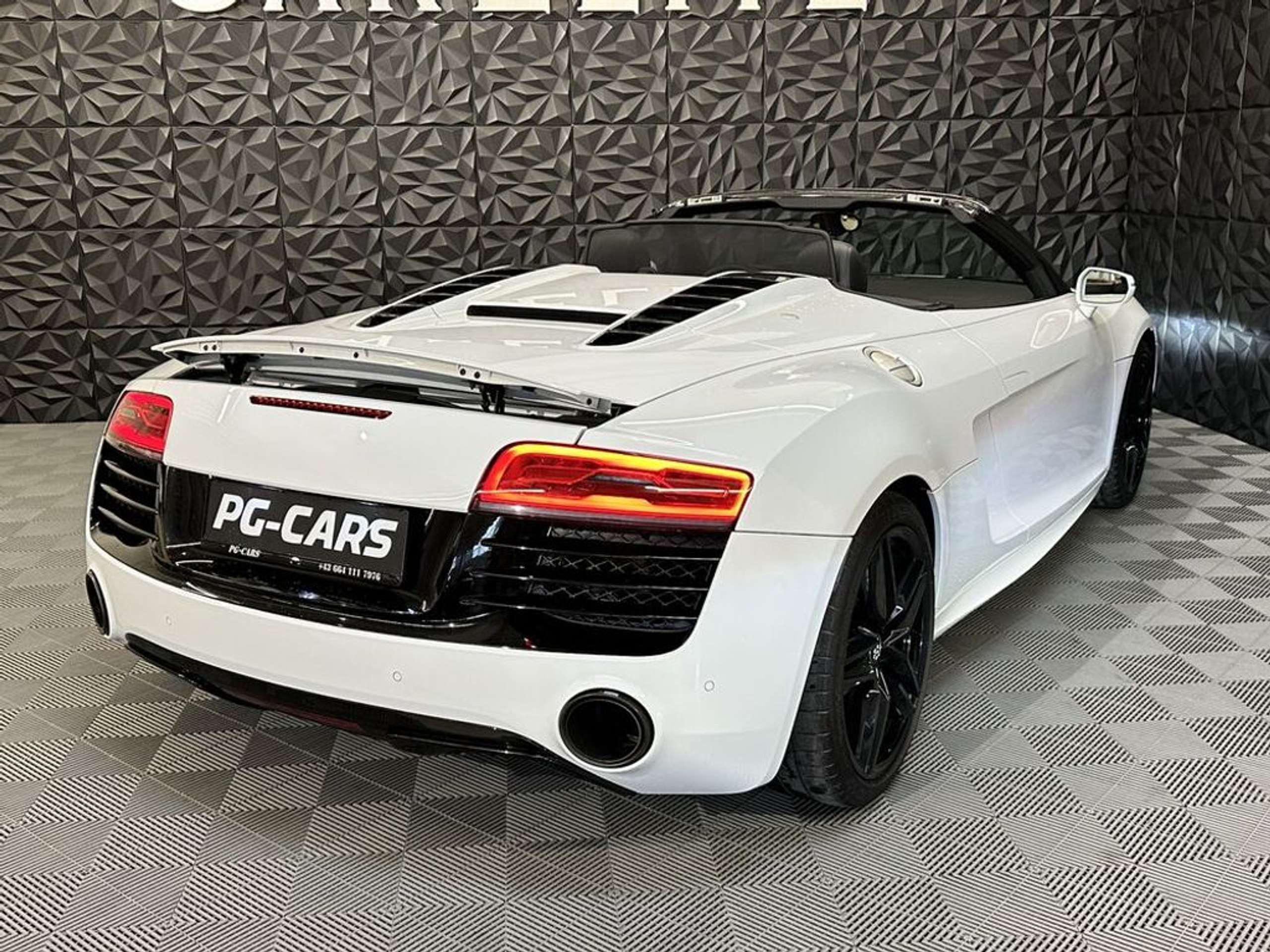 Audi - R8