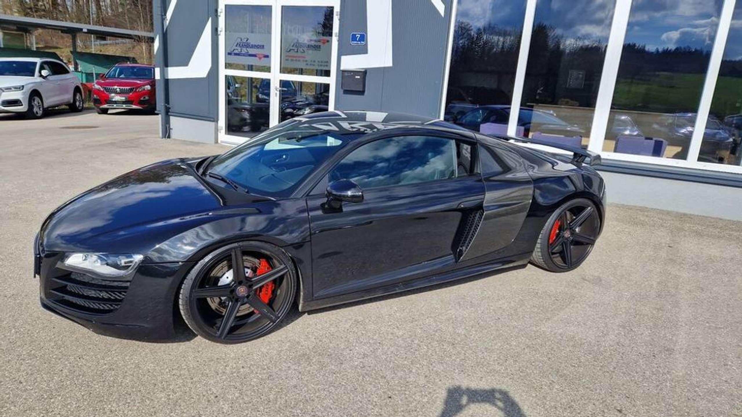 Audi - R8