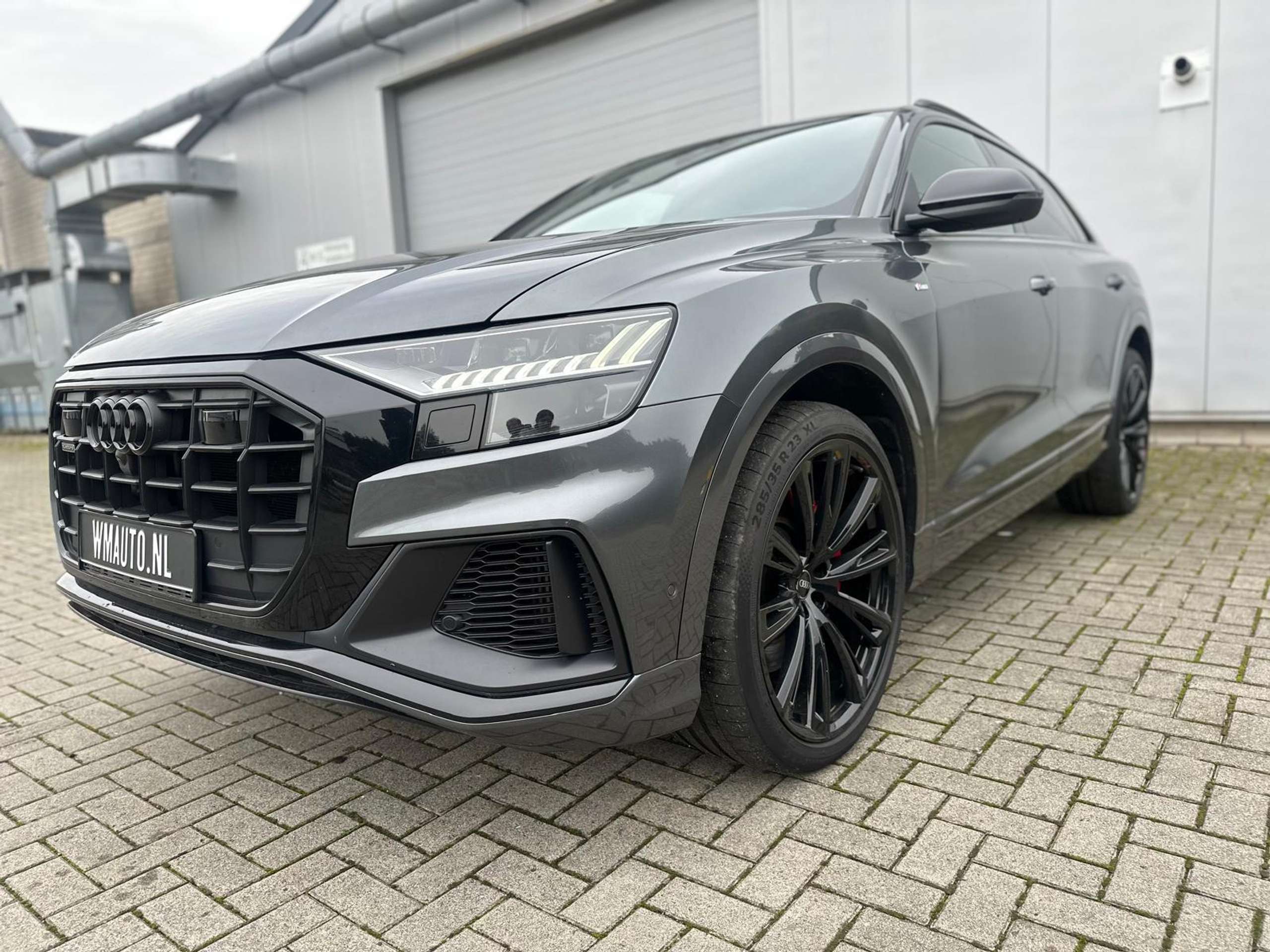 Audi - Q8