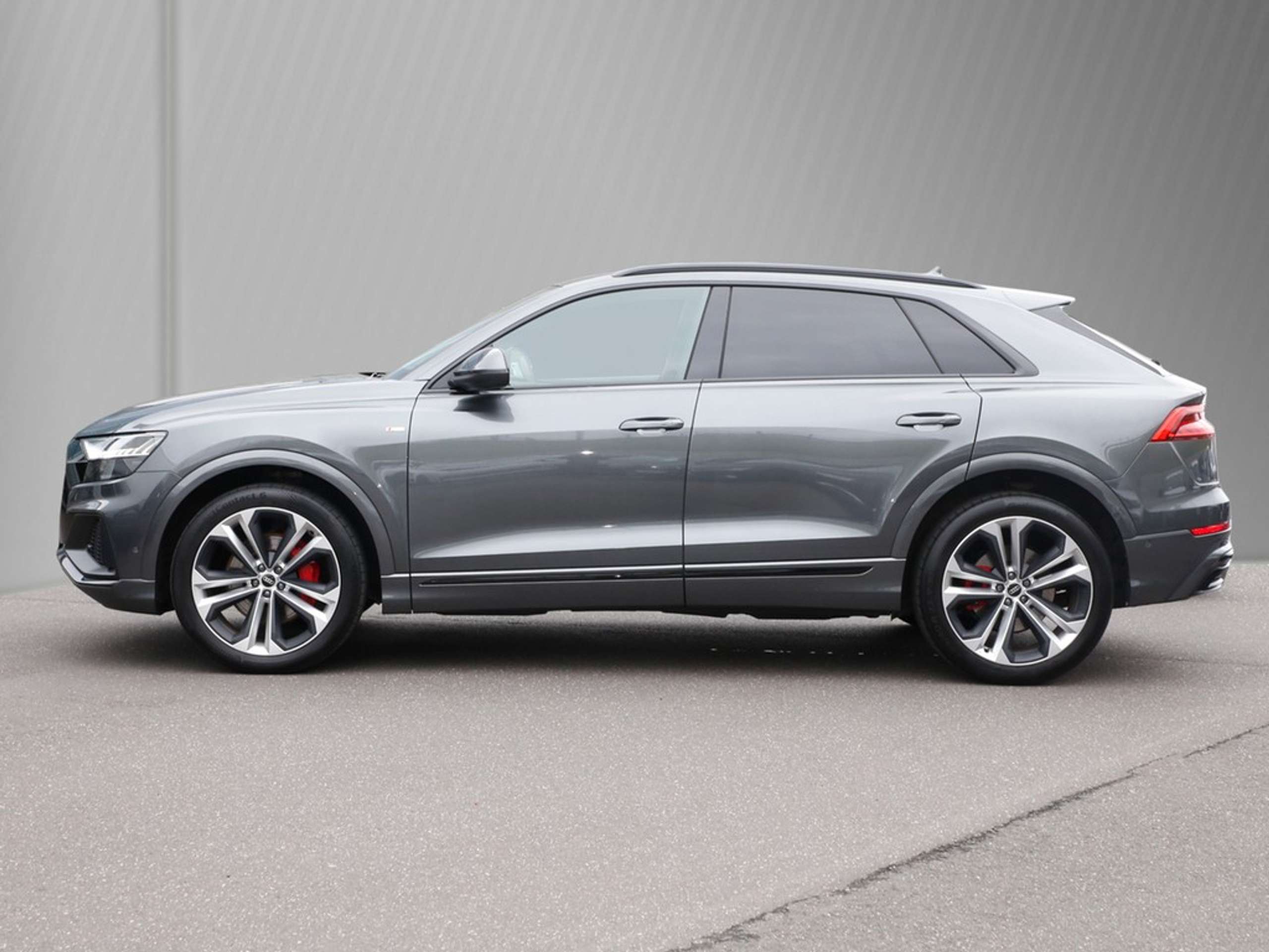 Audi - Q8