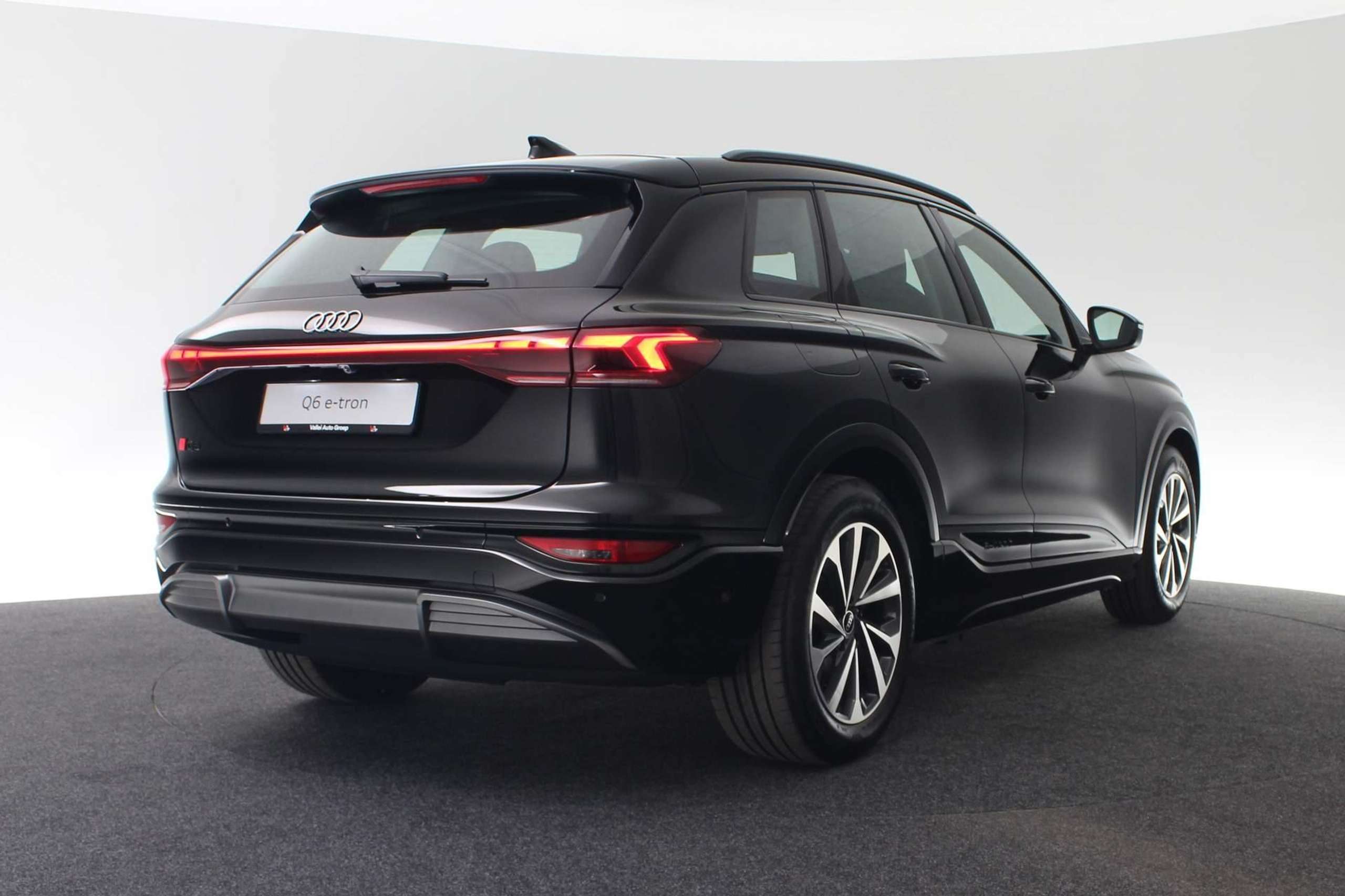 Audi - Q6