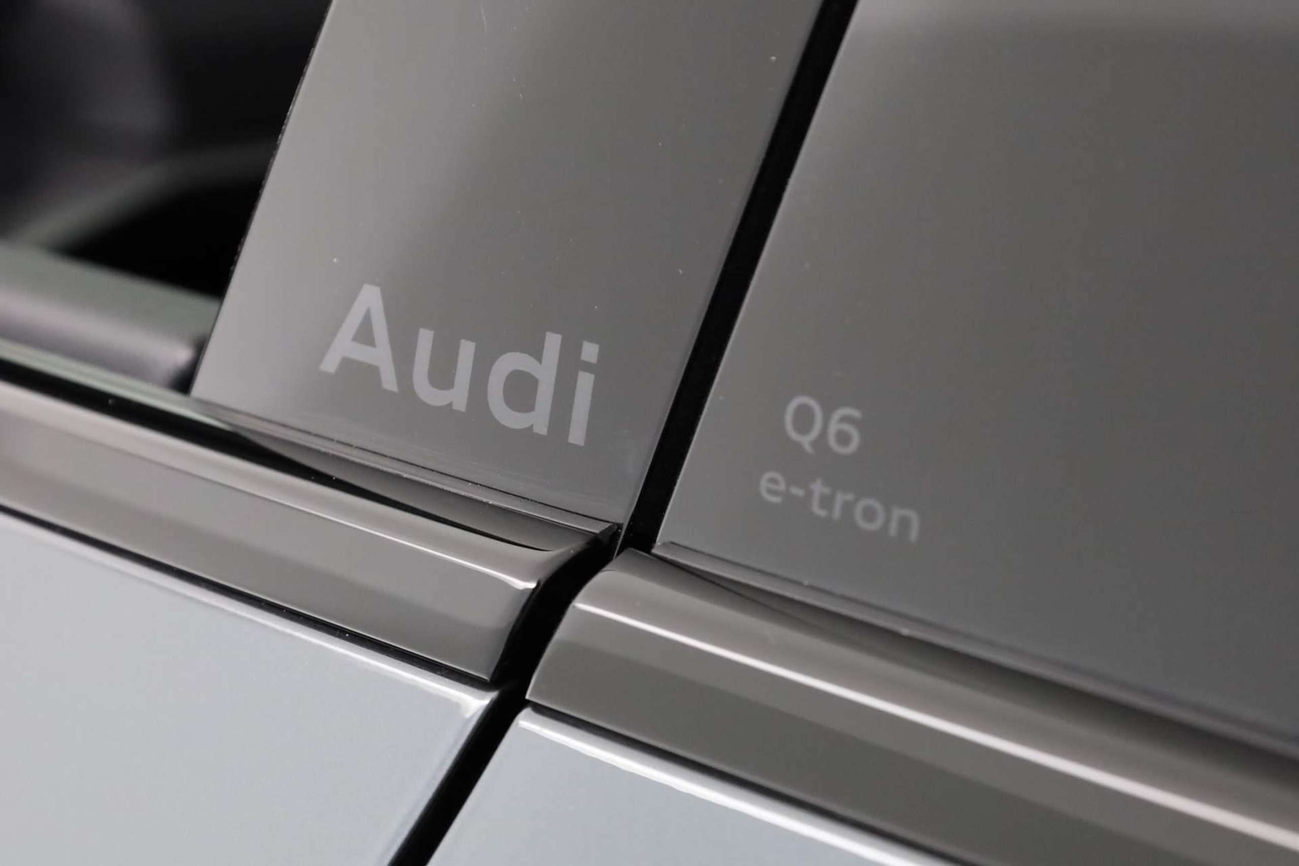 Audi - Q6