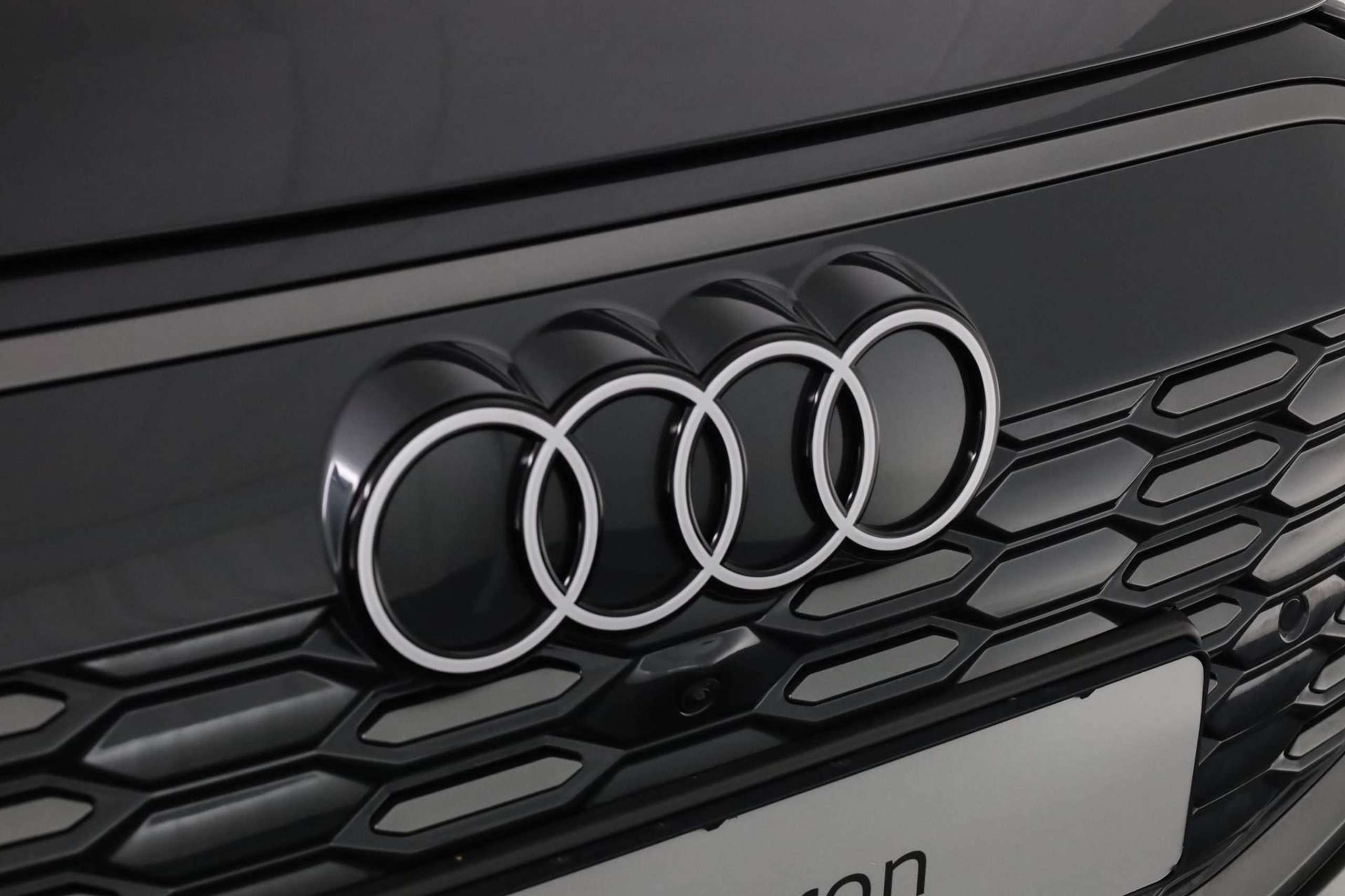 Audi - Q6