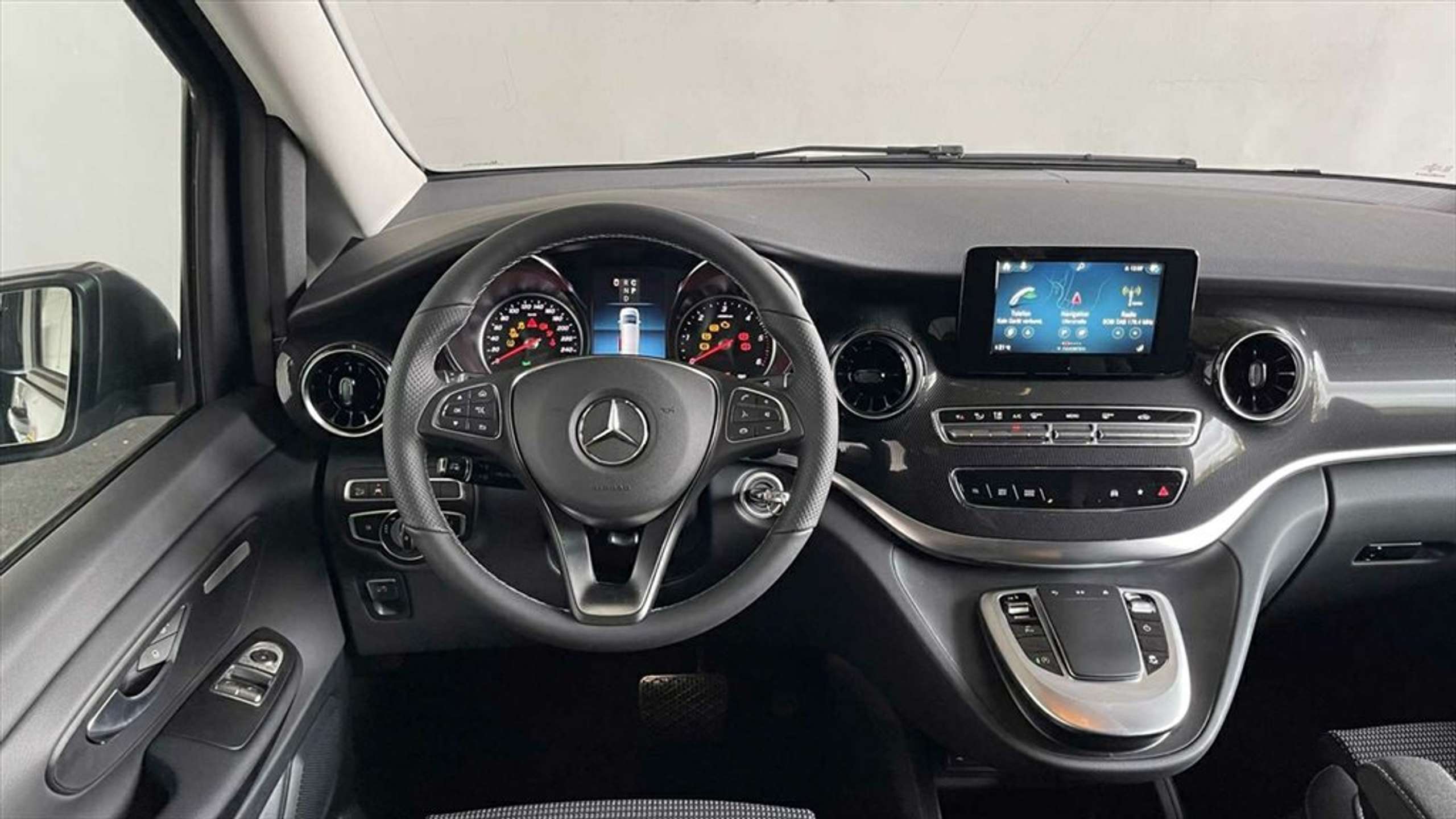 Mercedes-Benz - V 250