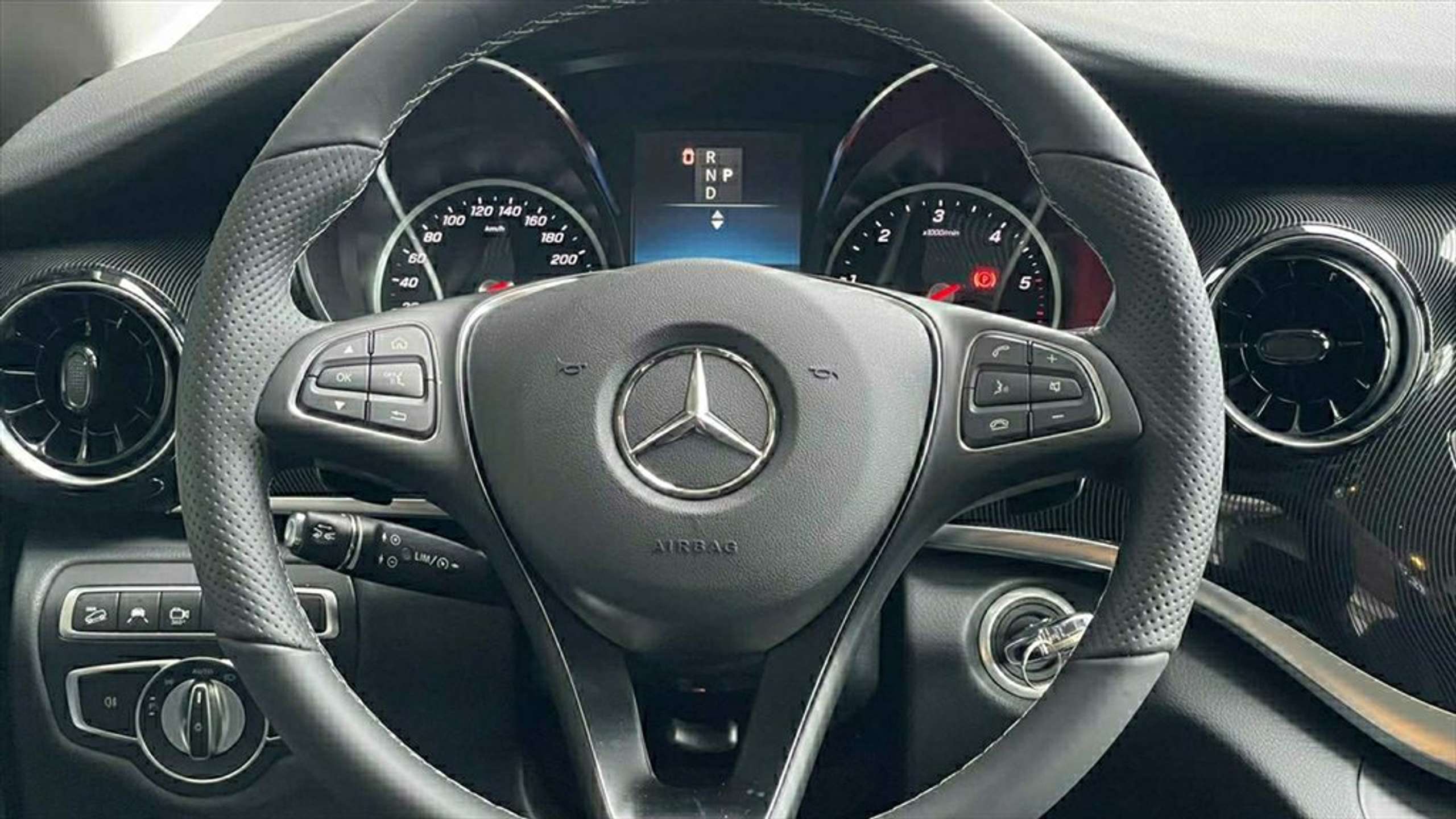 Mercedes-Benz - V 250