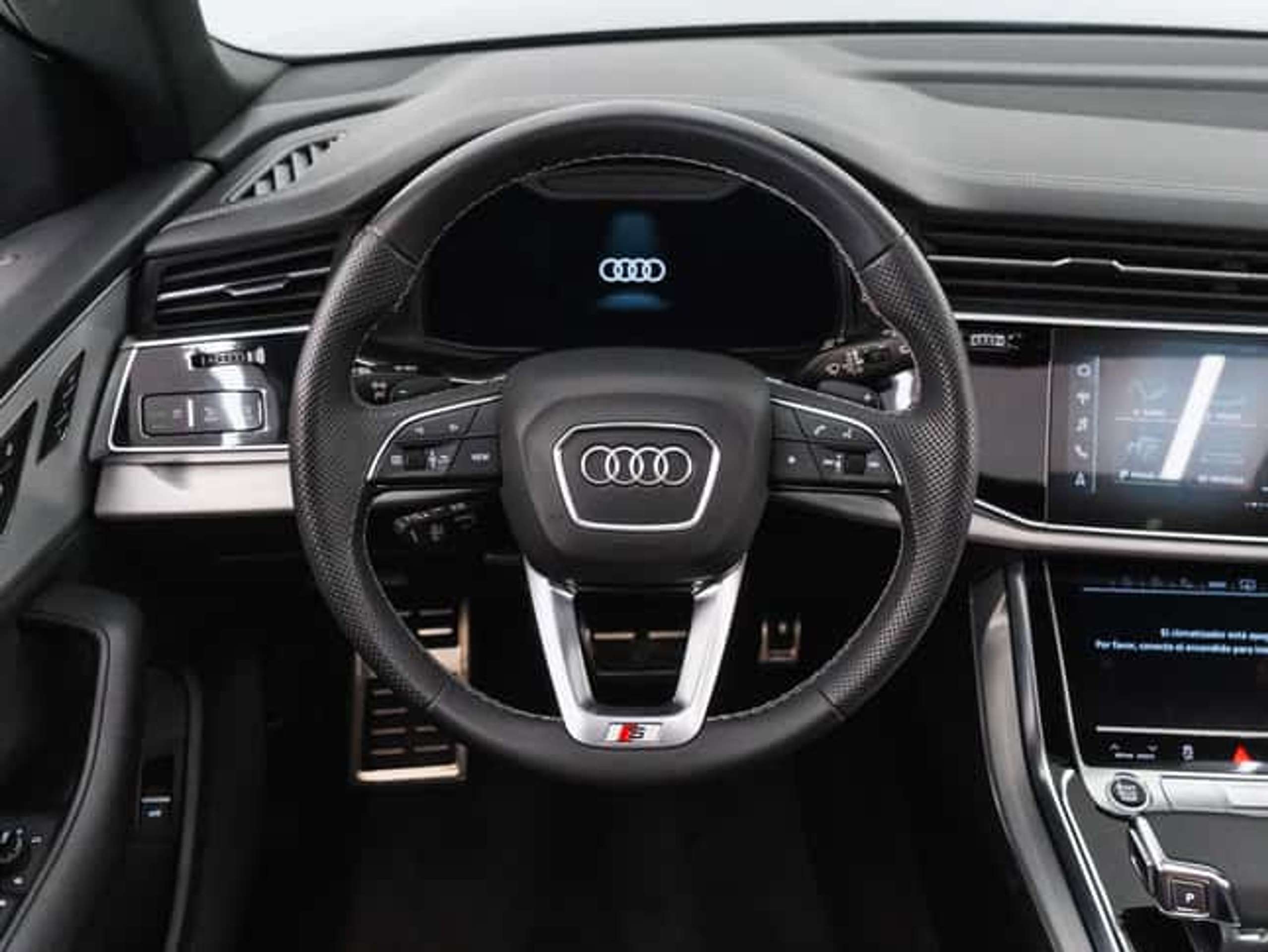 Audi - Q8