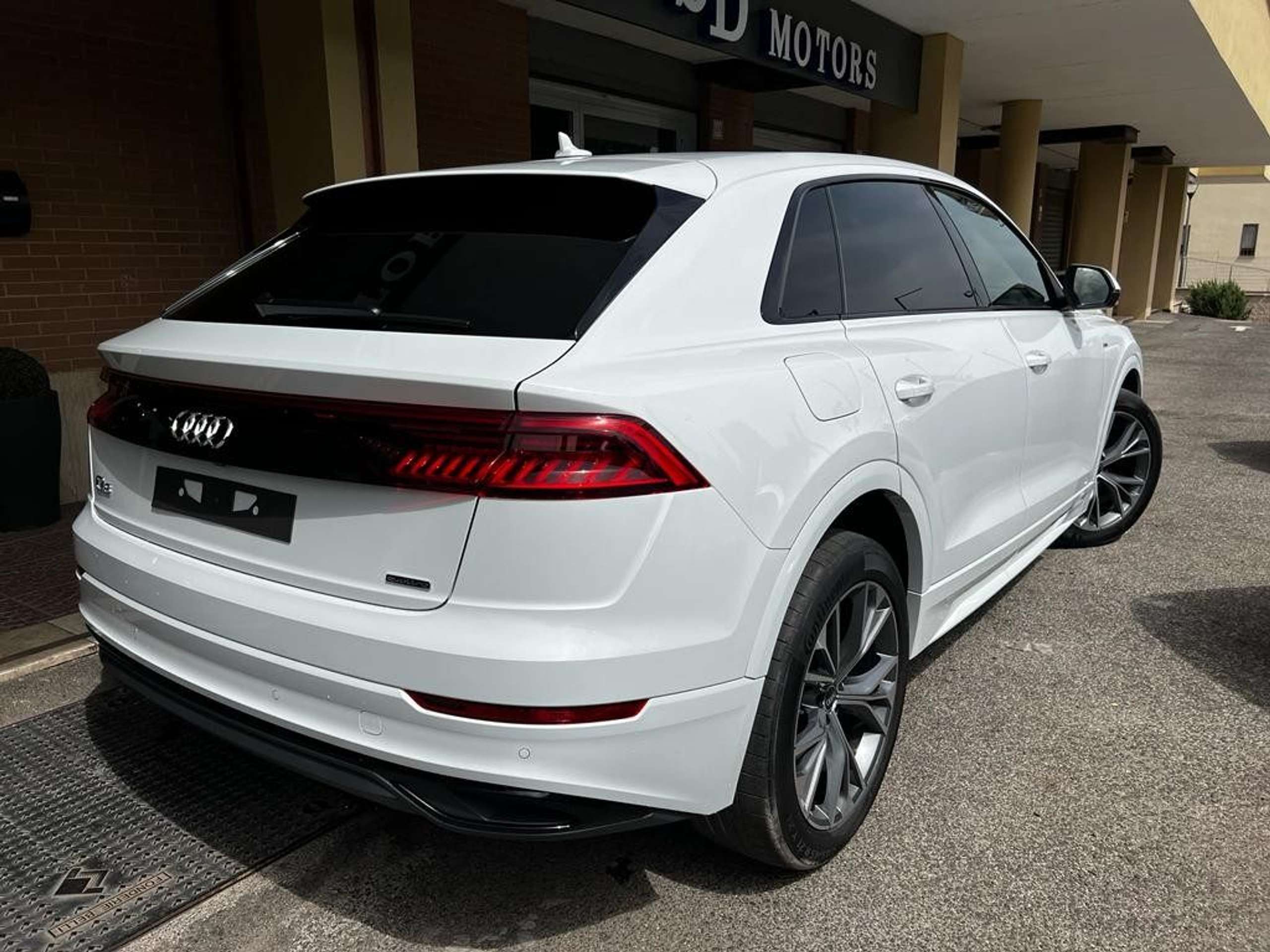 Audi - Q8