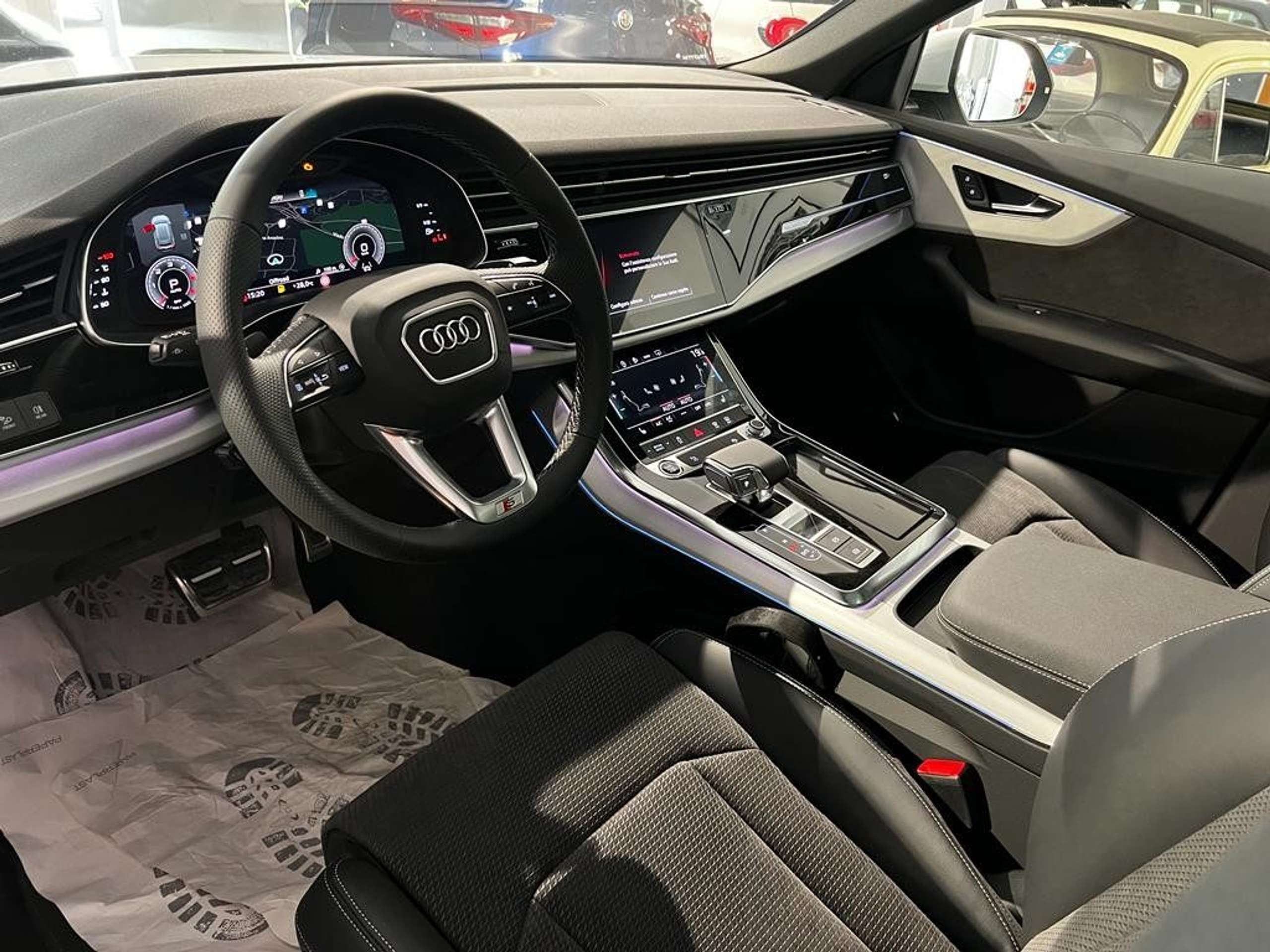 Audi - Q8