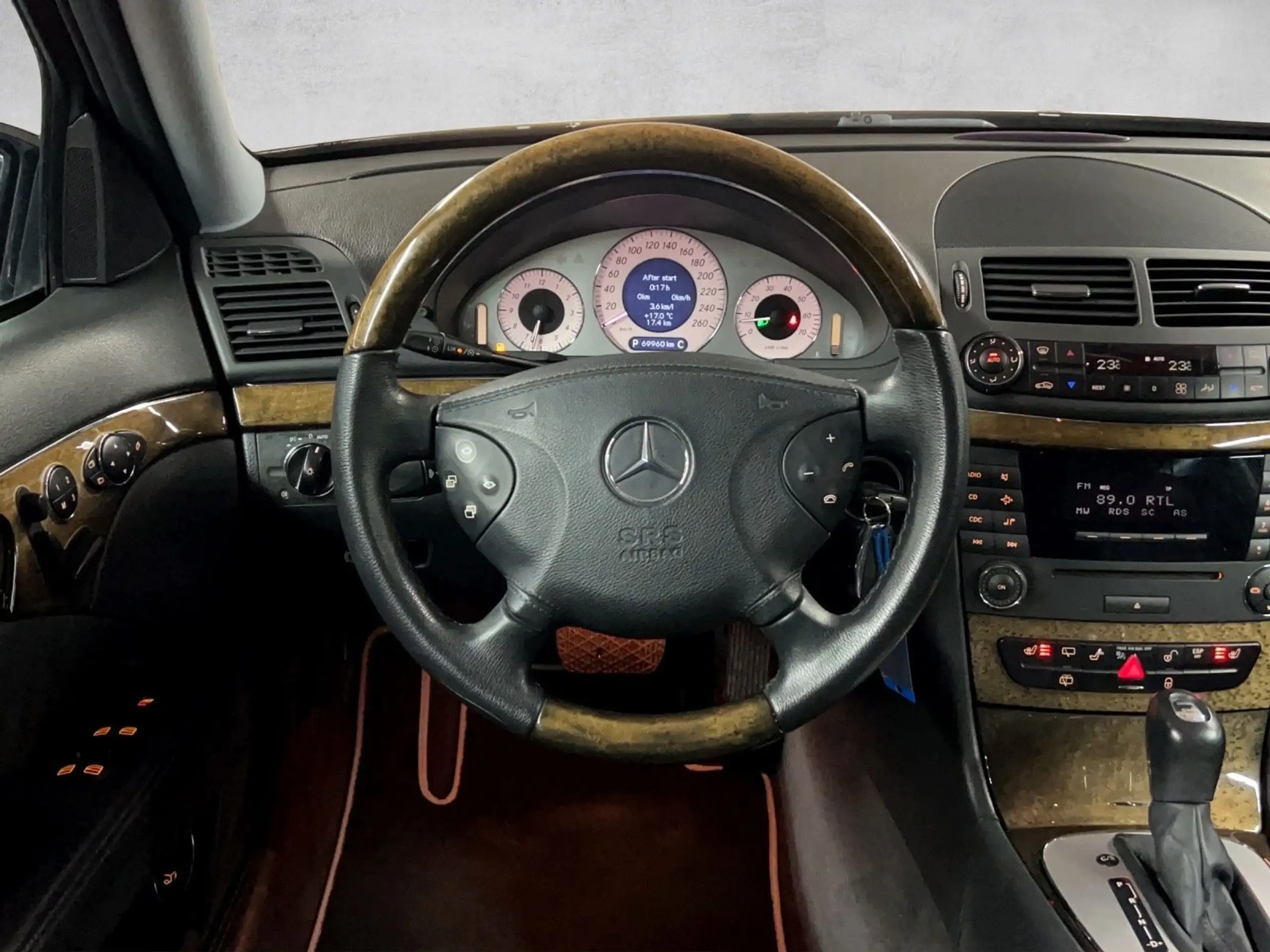 Mercedes-Benz - E 500