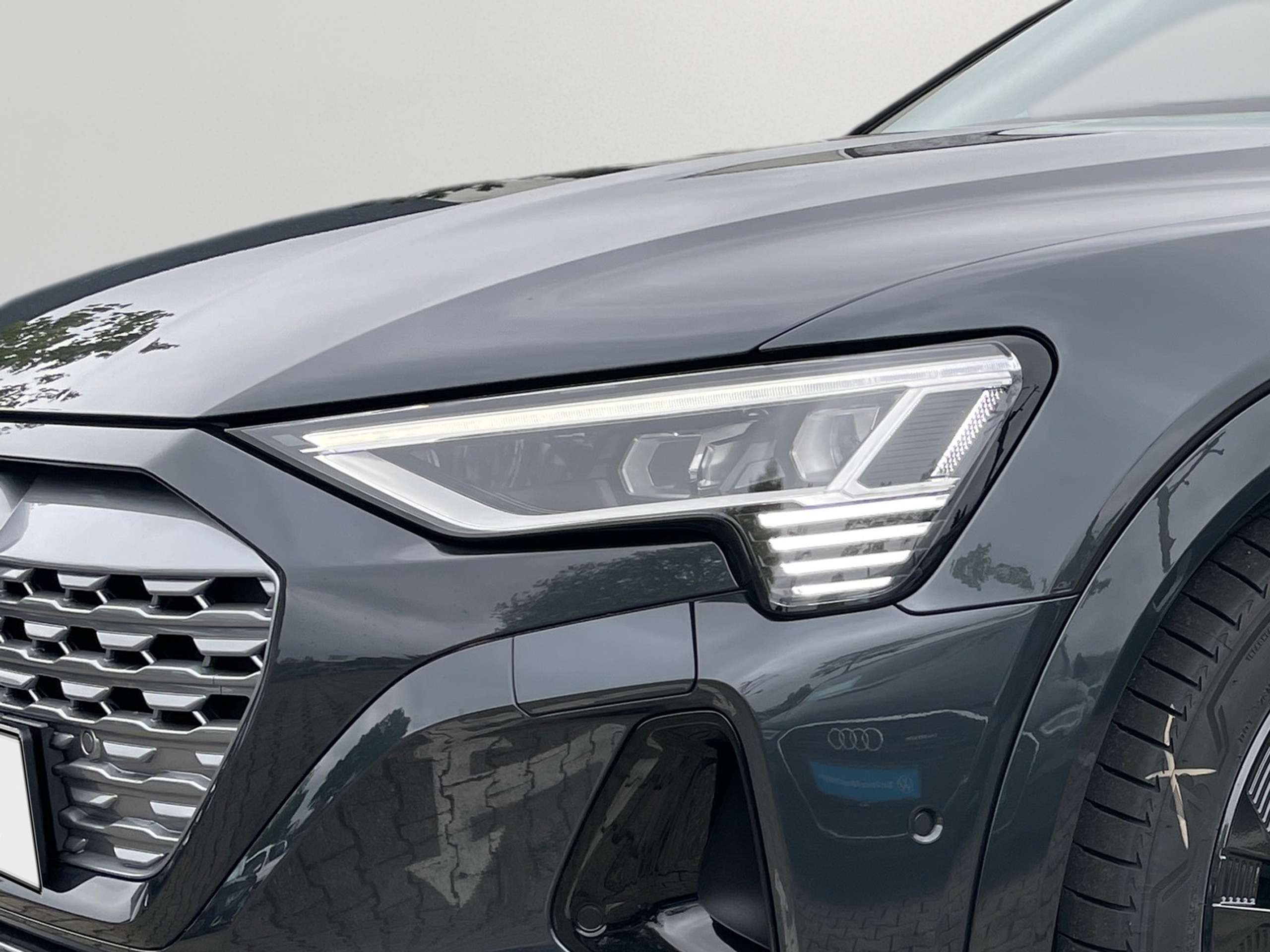 Audi - Q8 e-tron