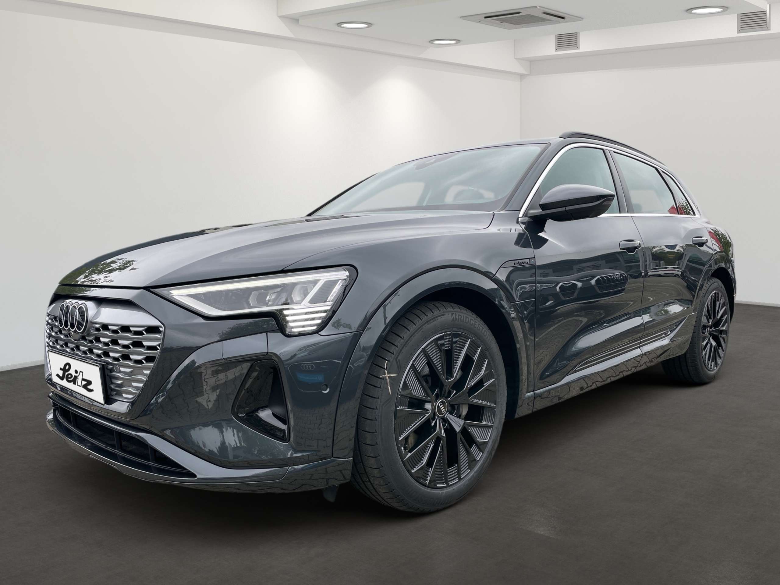 Audi - Q8 e-tron