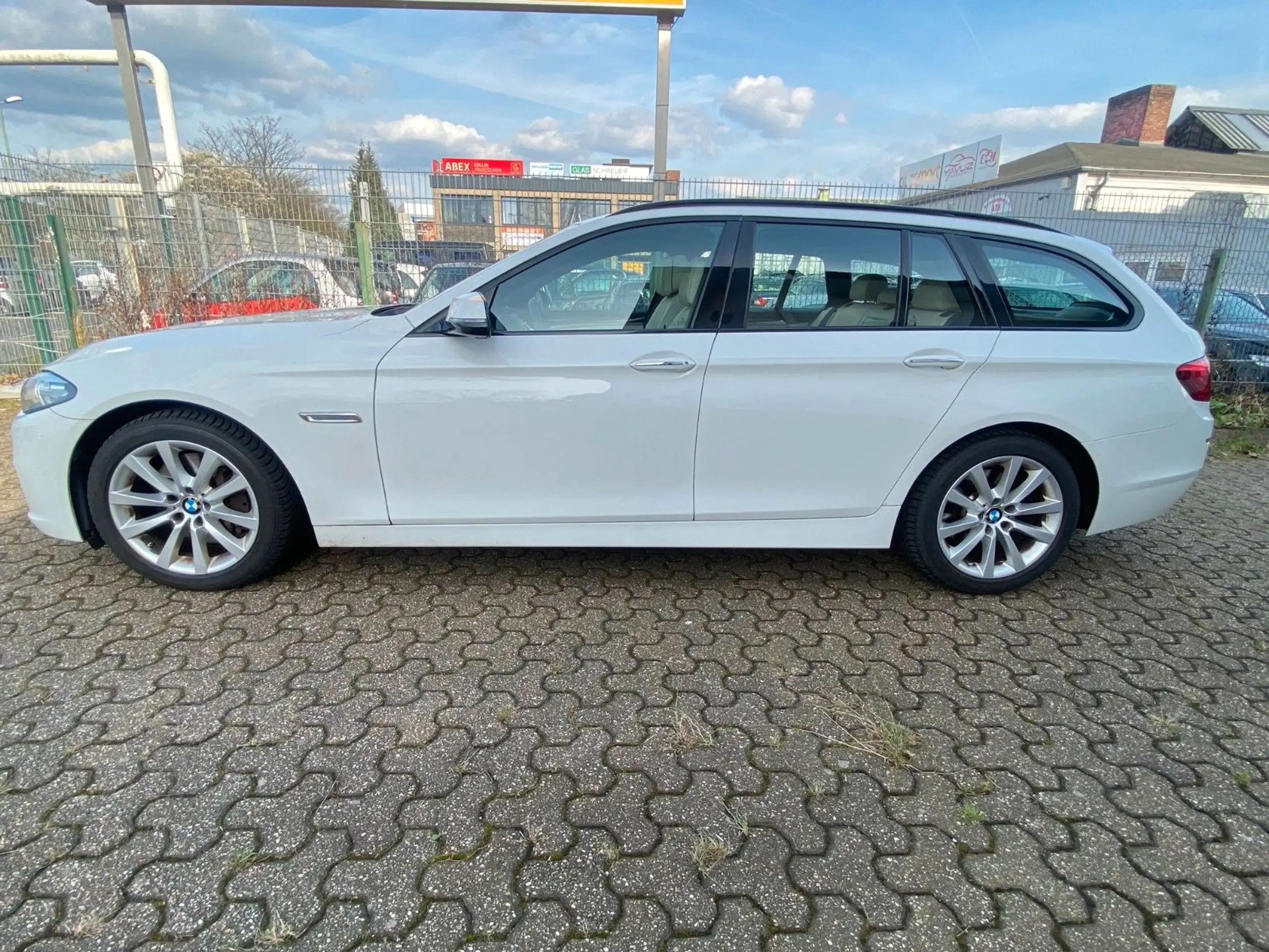 BMW - 525