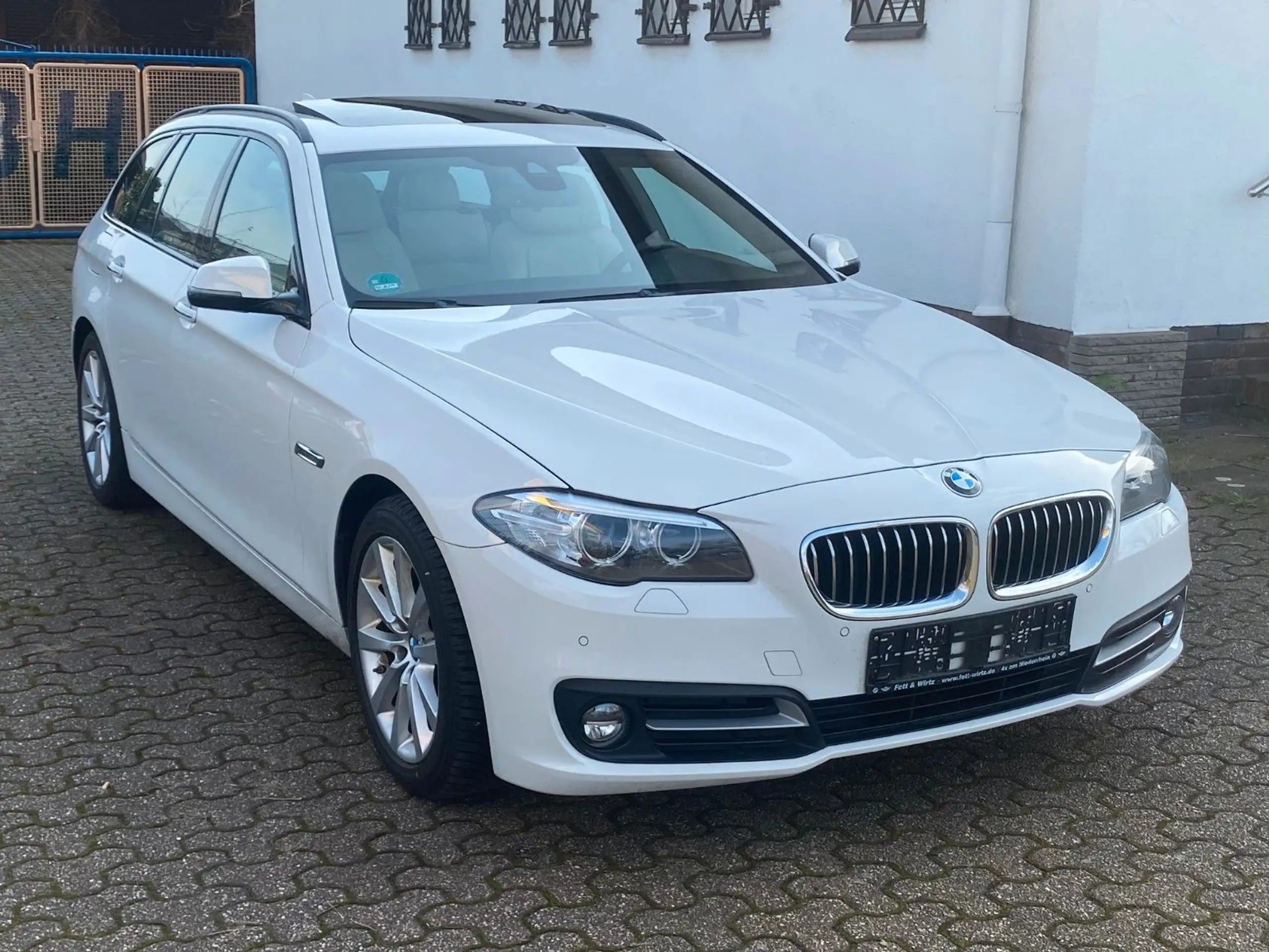 BMW - 525