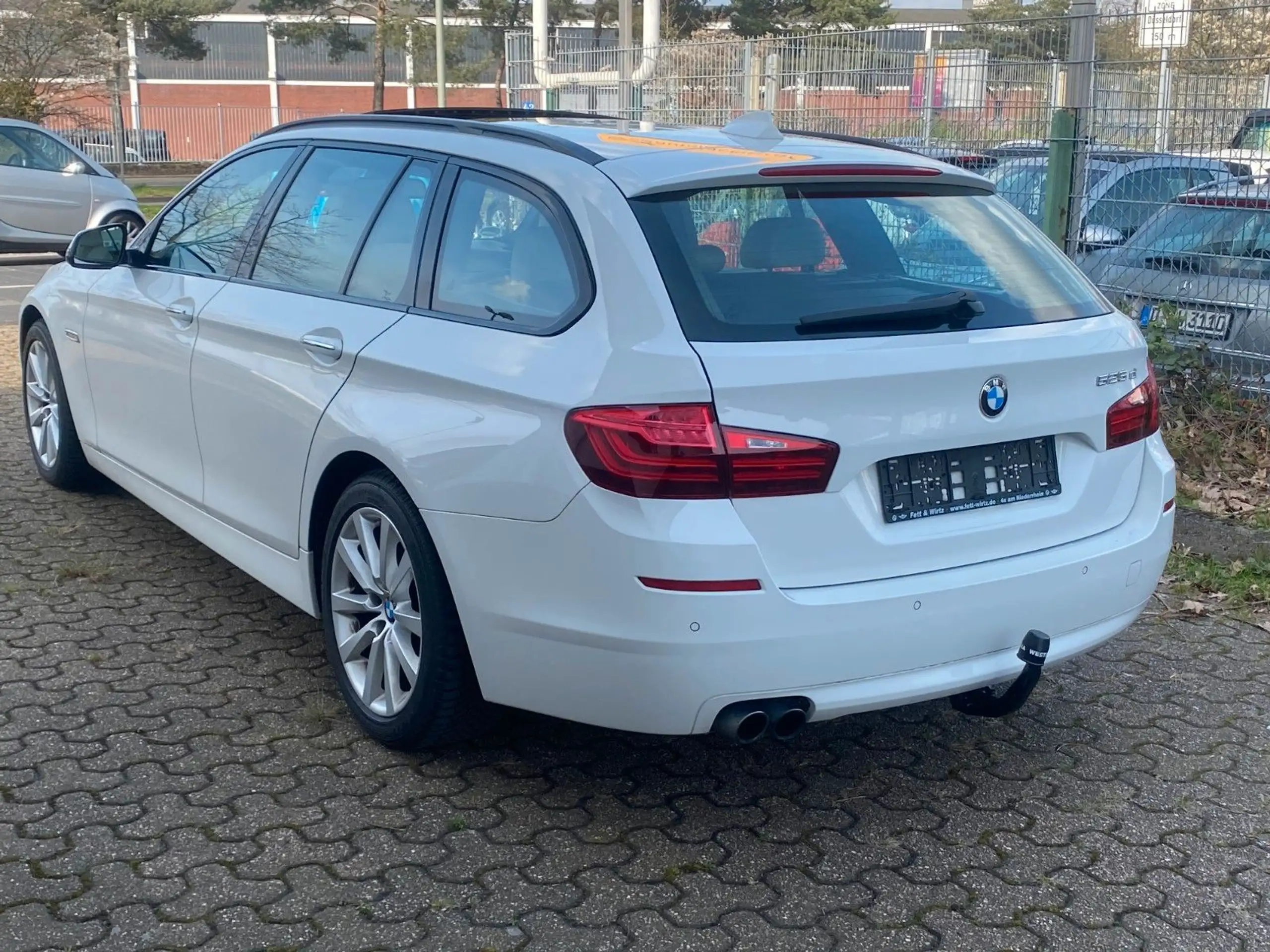 BMW - 525