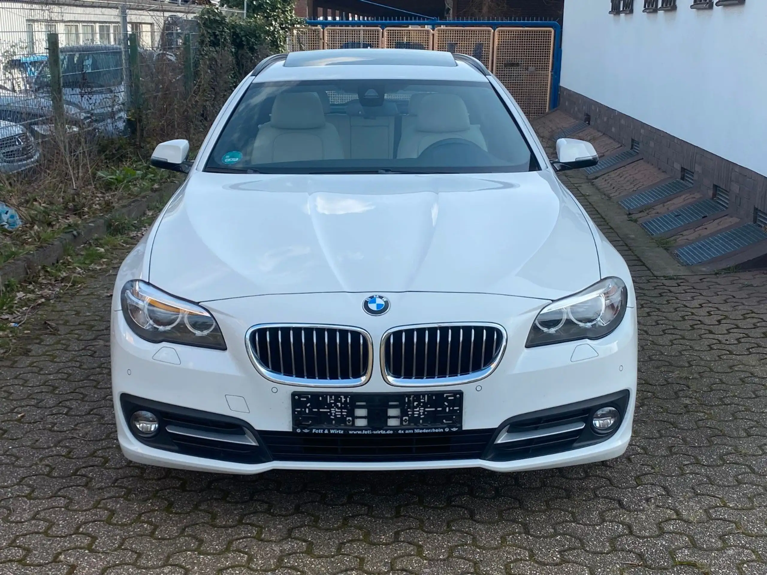 BMW - 525