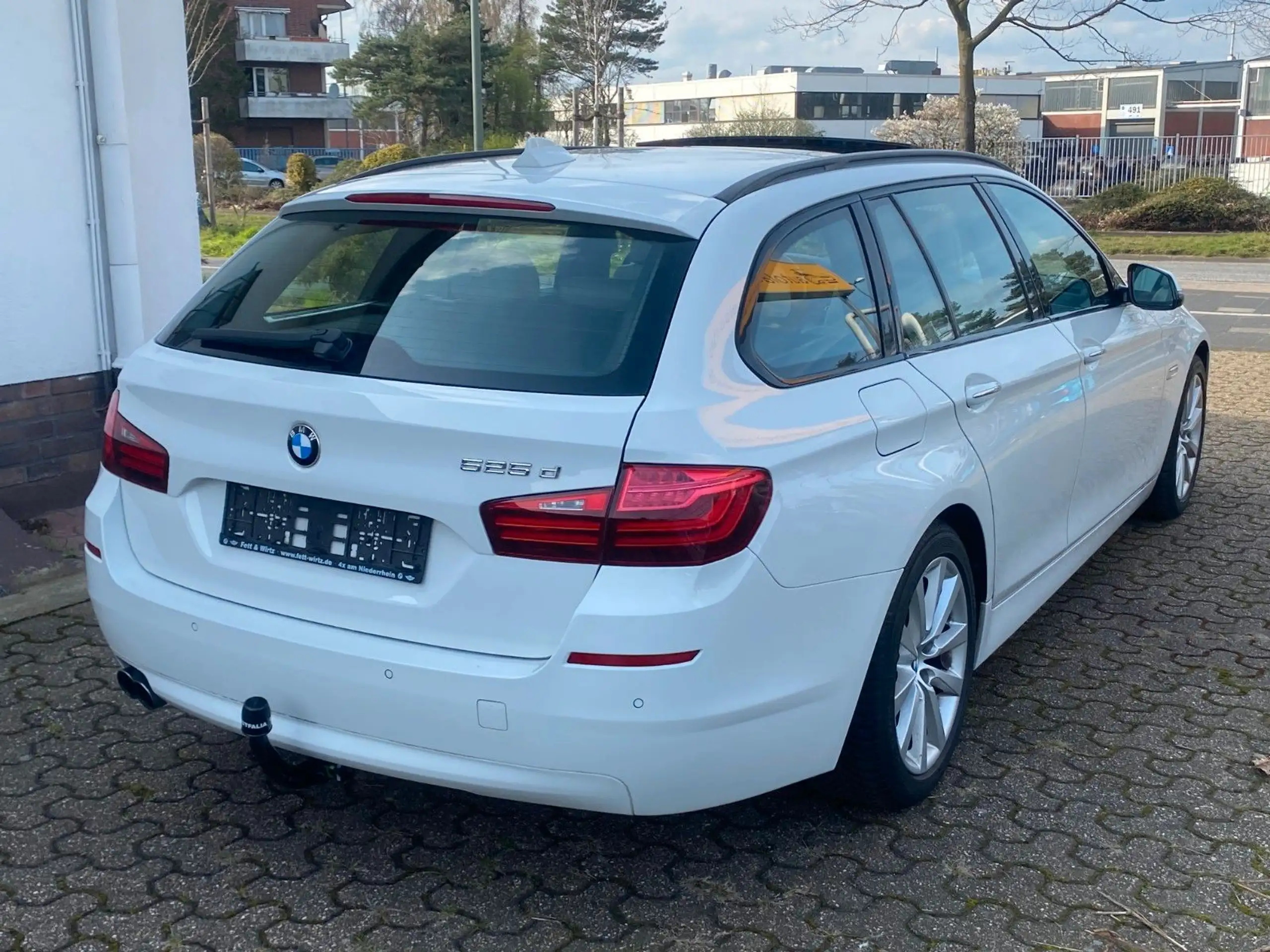 BMW - 525