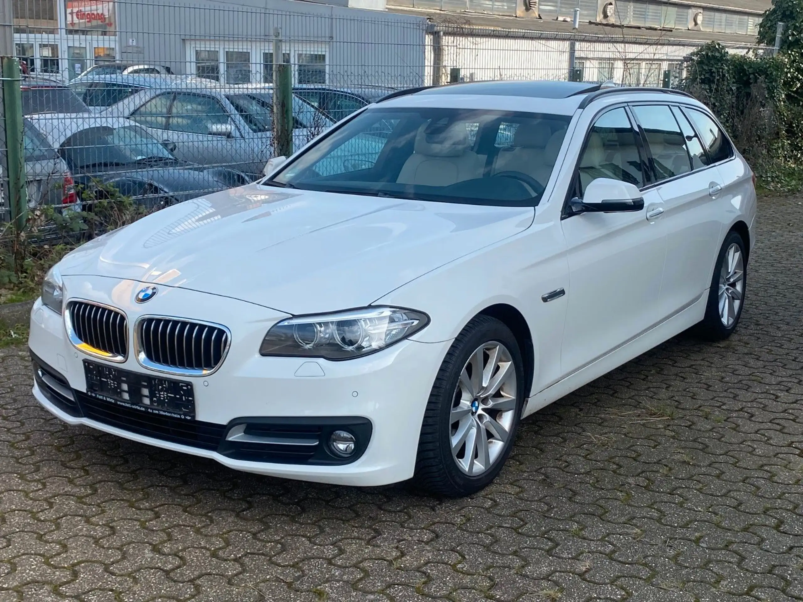 BMW - 525