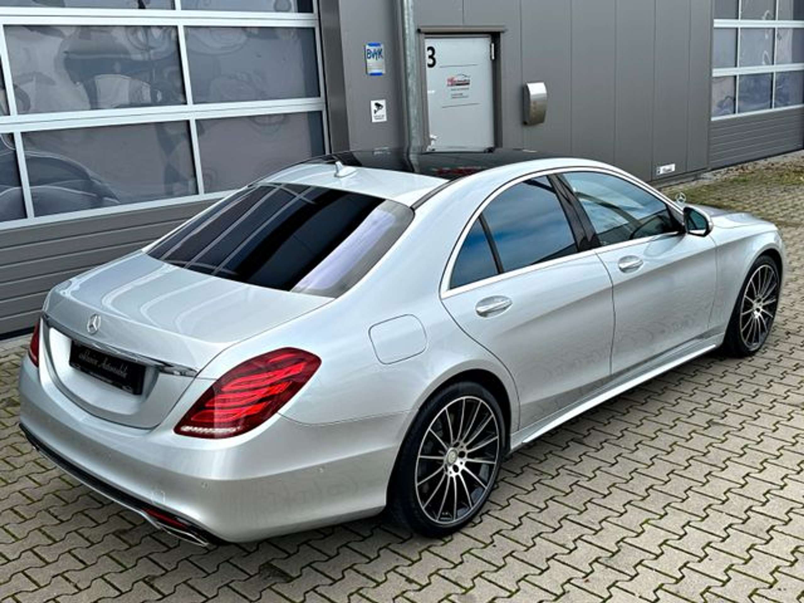 Mercedes-Benz - S 500