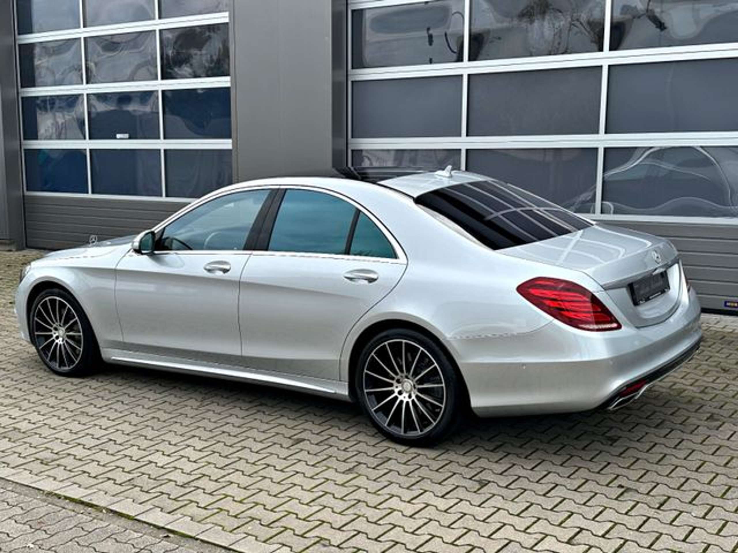 Mercedes-Benz - S 500