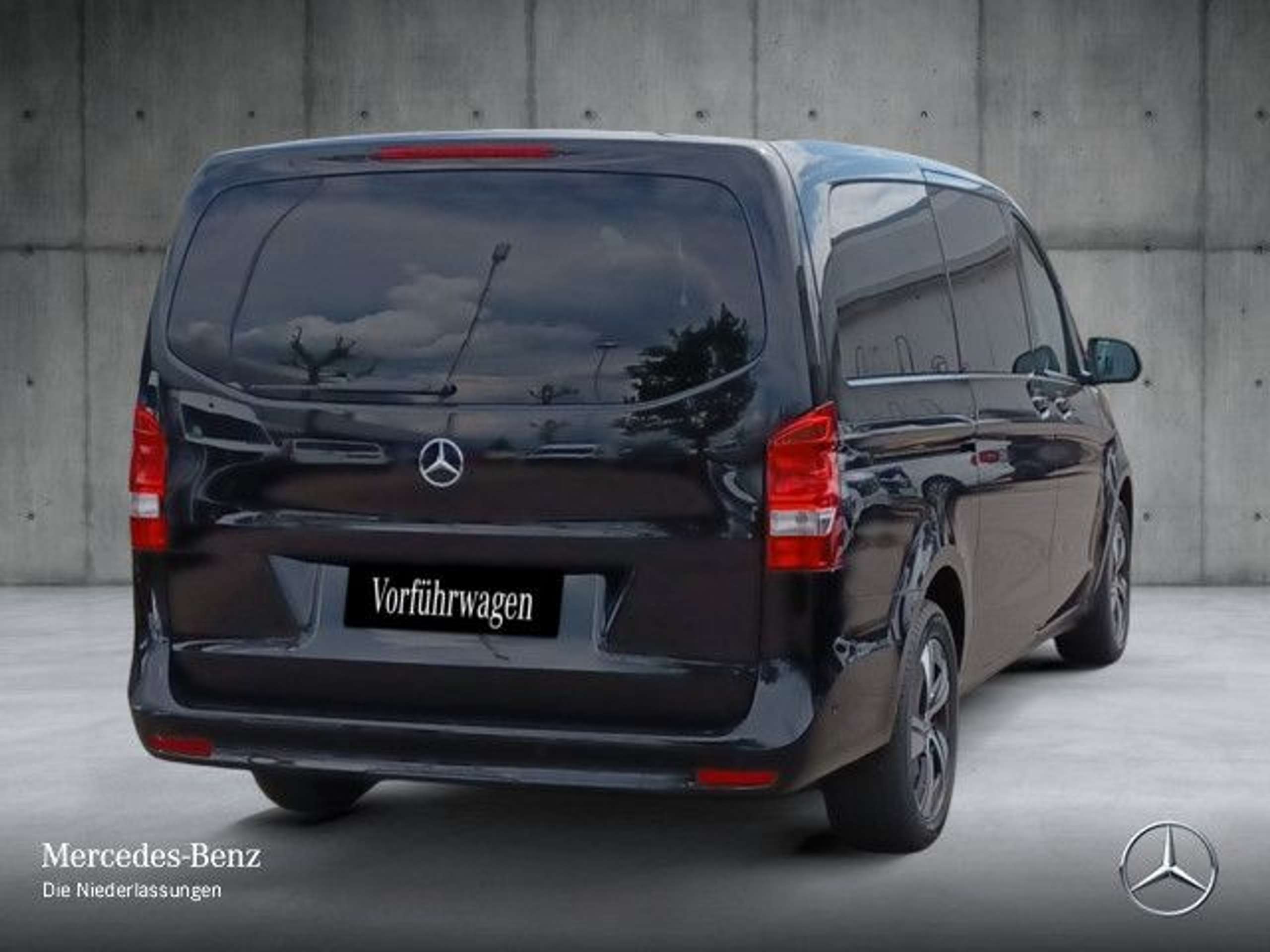 Mercedes-Benz - V 220