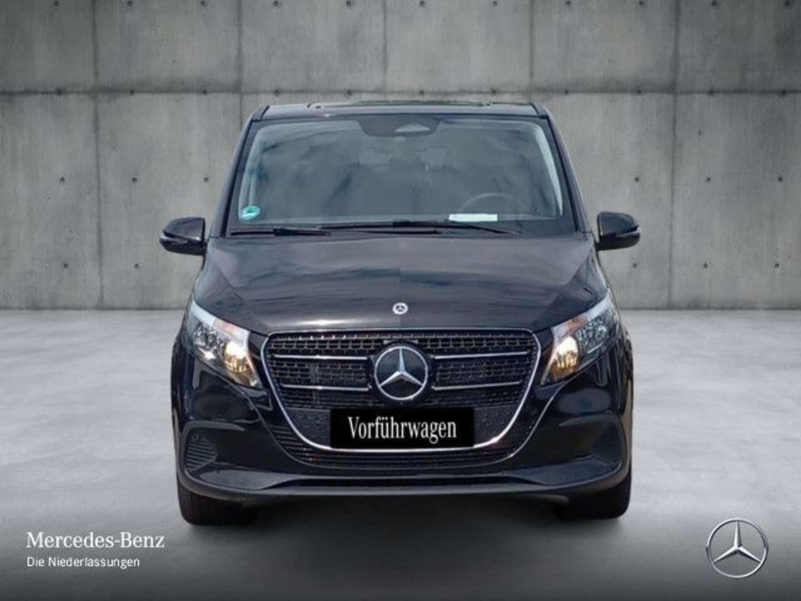 Mercedes-Benz - V 220