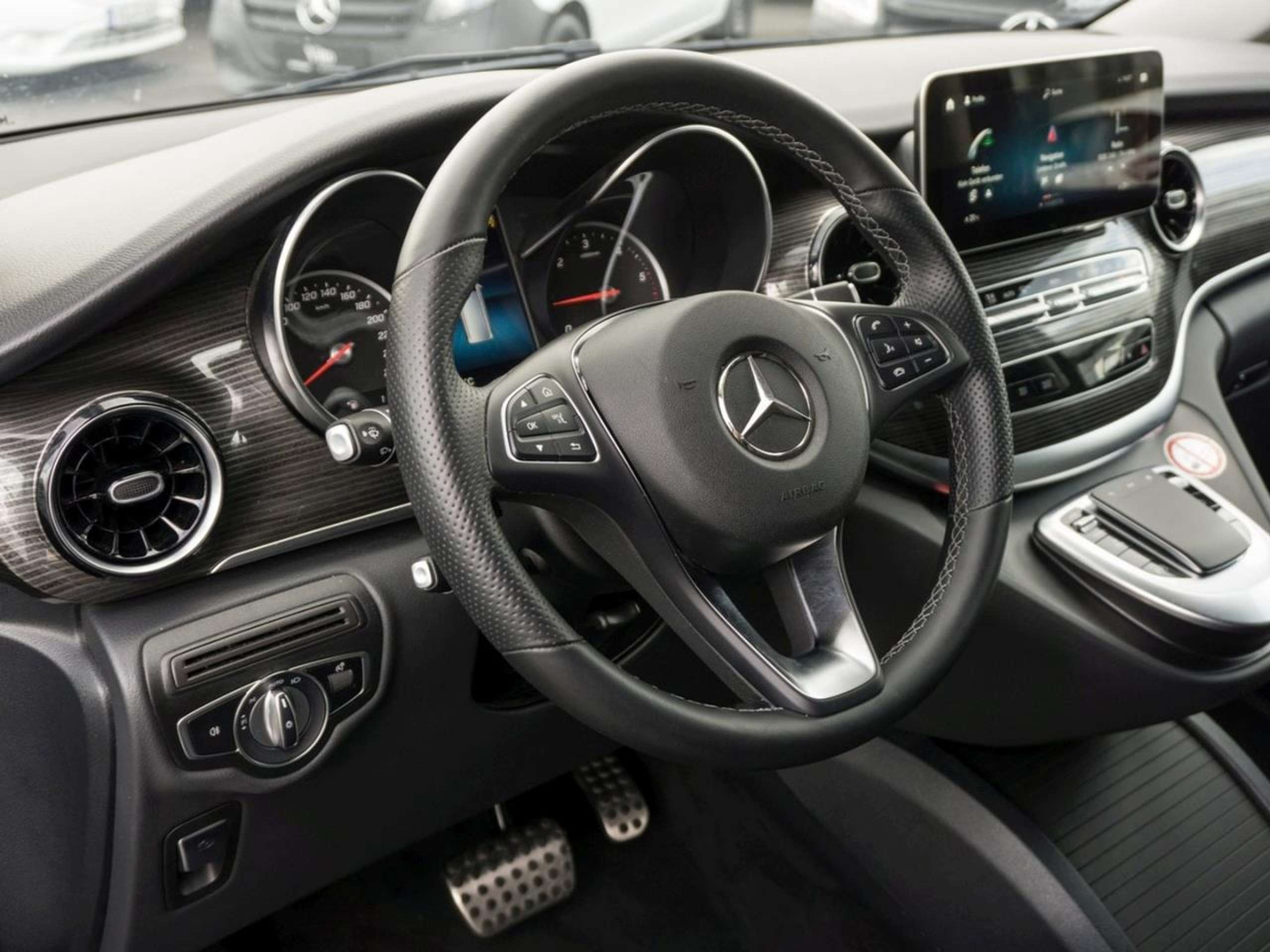 Mercedes-Benz - V 250