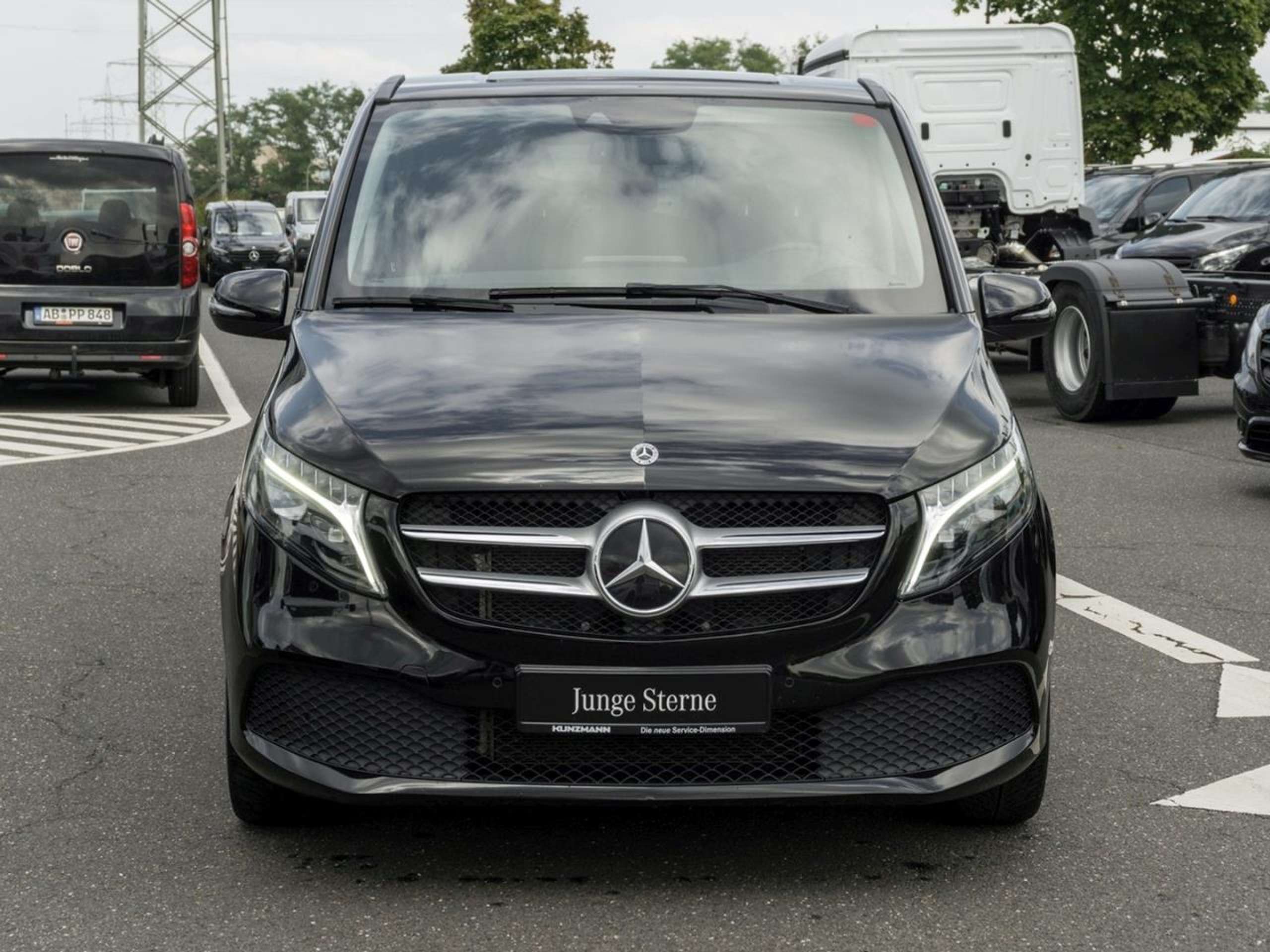 Mercedes-Benz - V 250