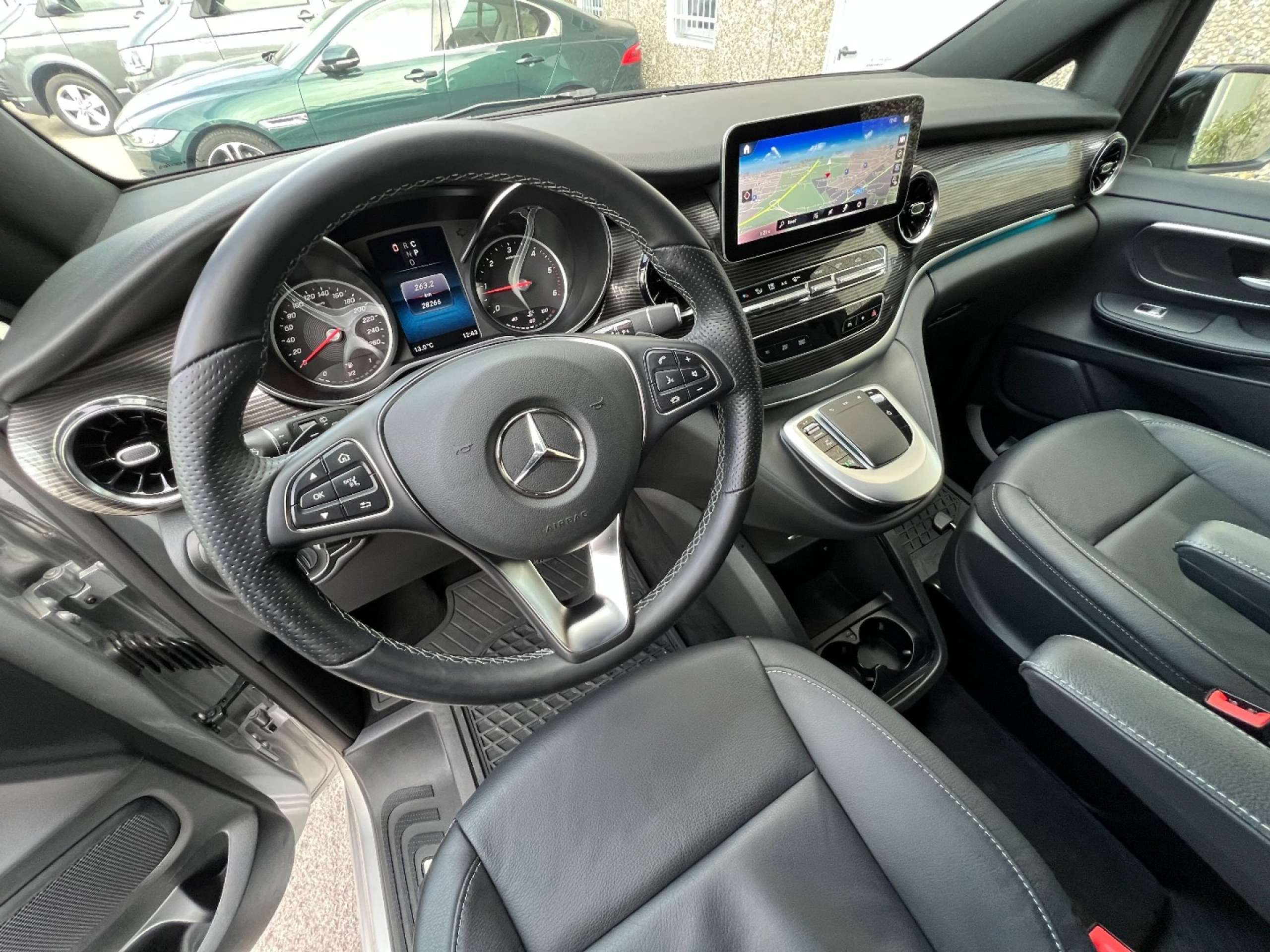 Mercedes-Benz - V 220