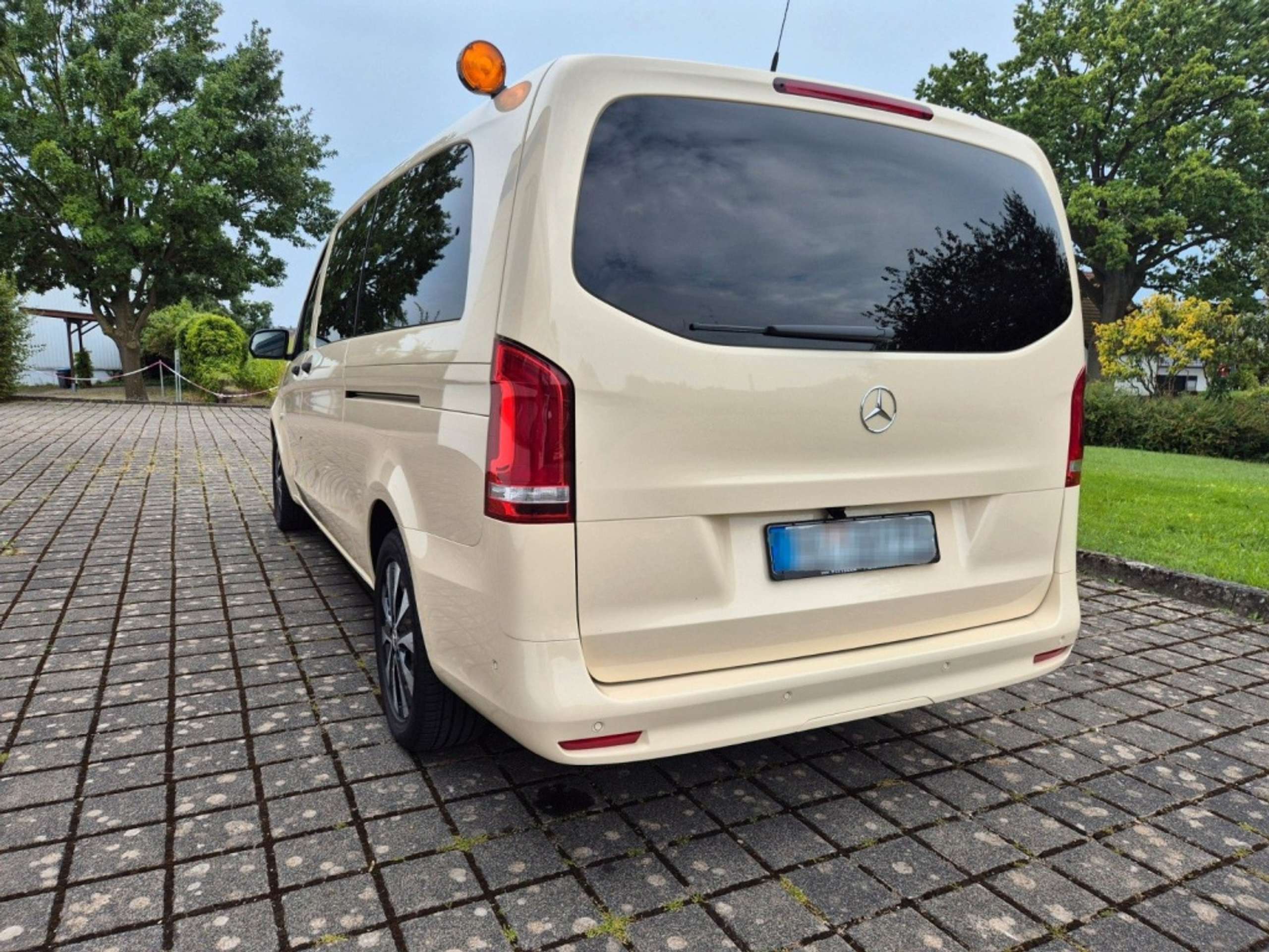 Mercedes-Benz - Vito