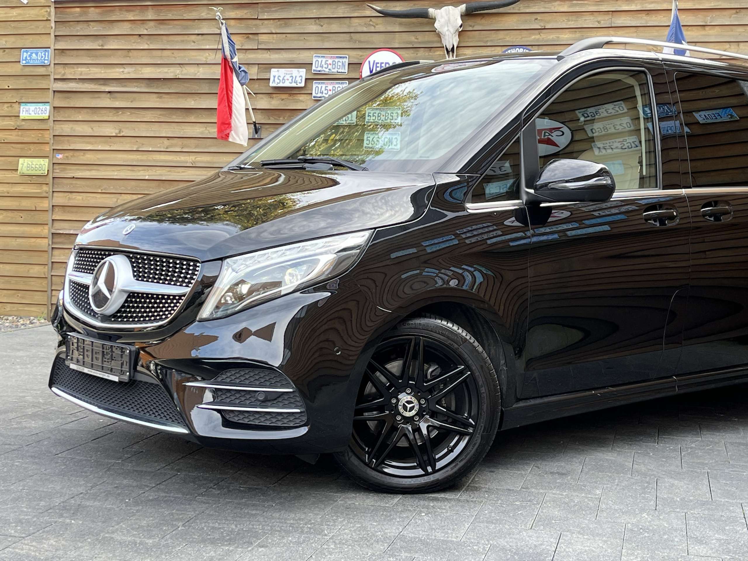 Mercedes-Benz - V