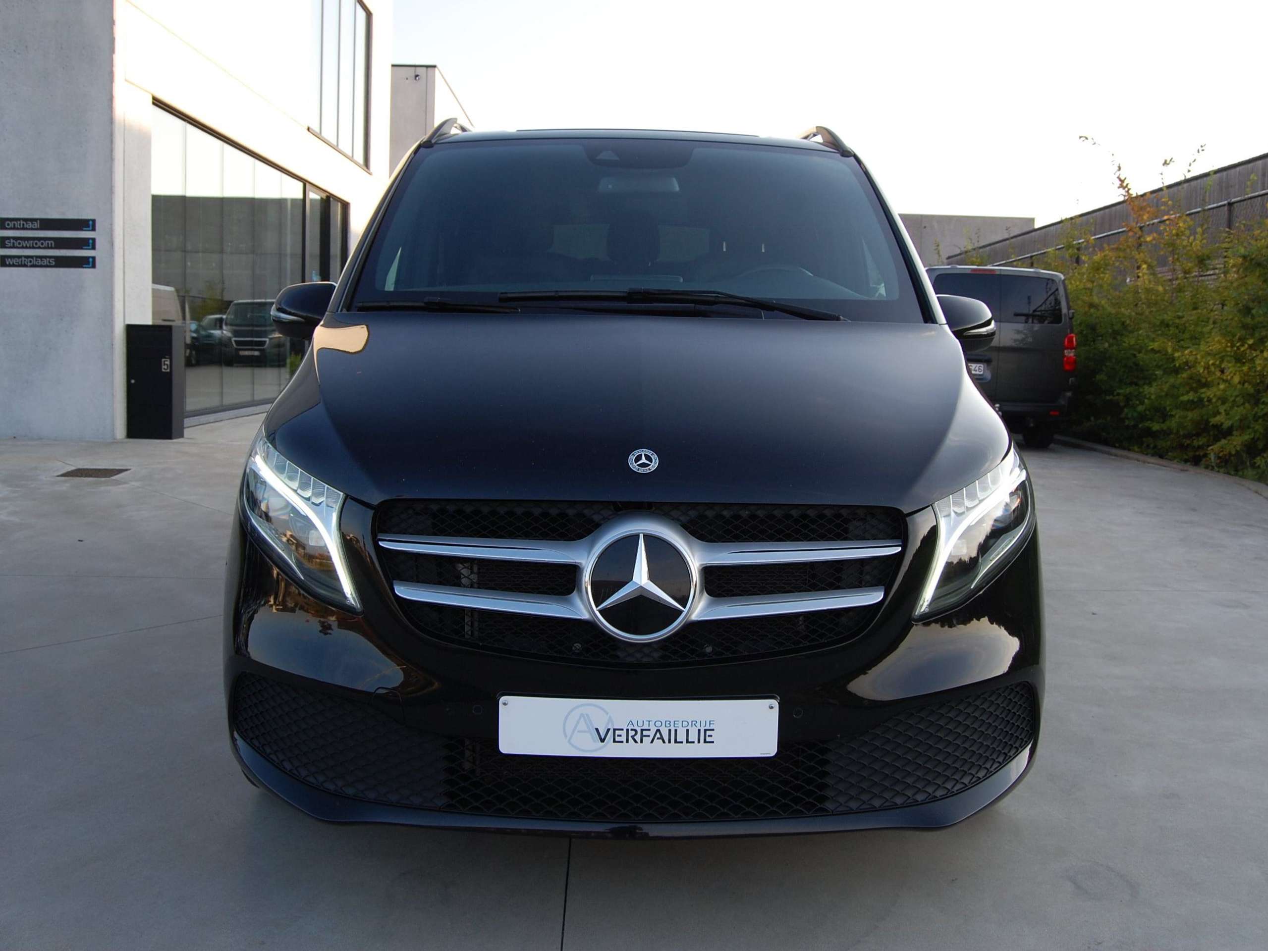 Mercedes-Benz - V 250