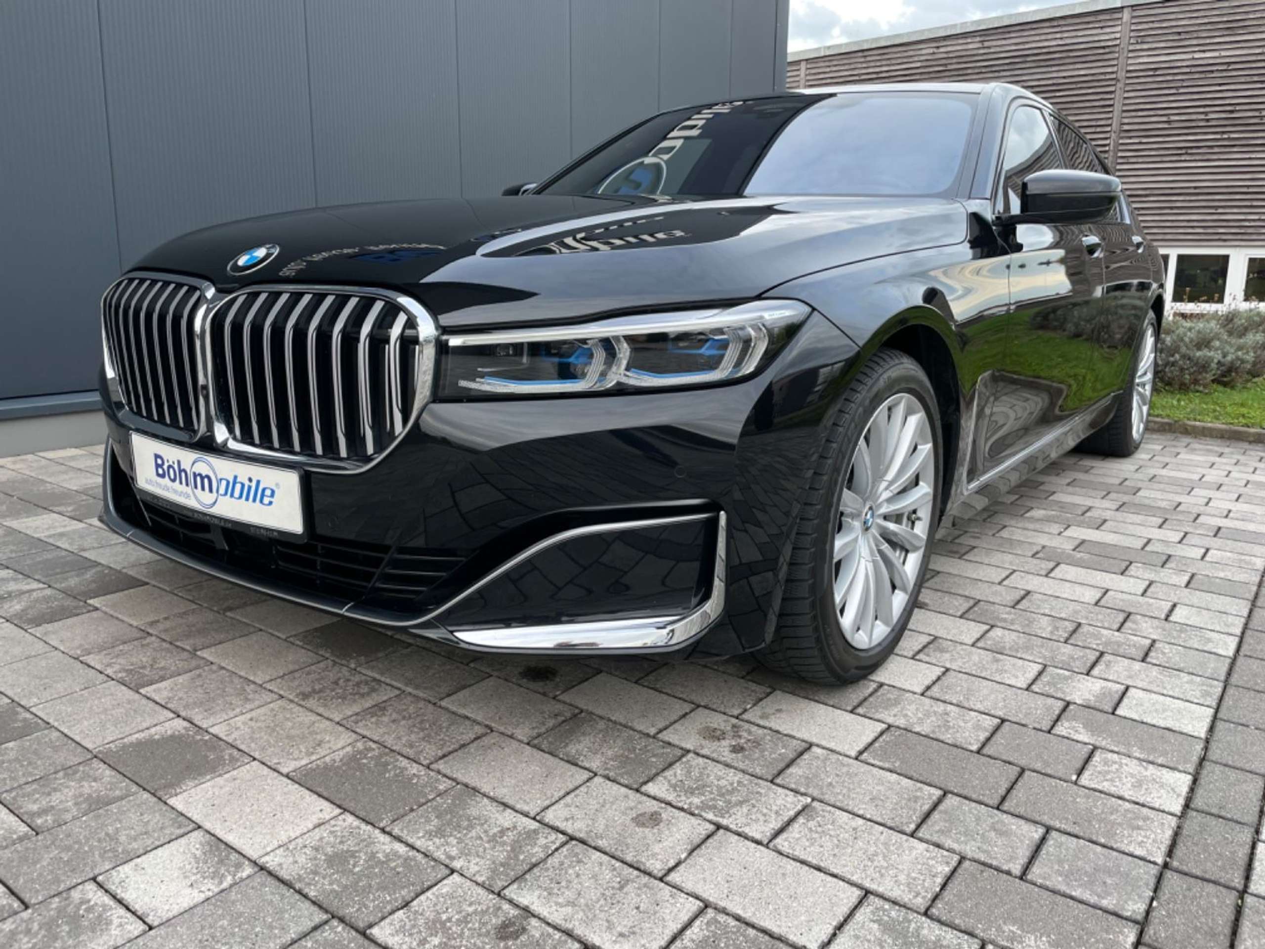 BMW - 750