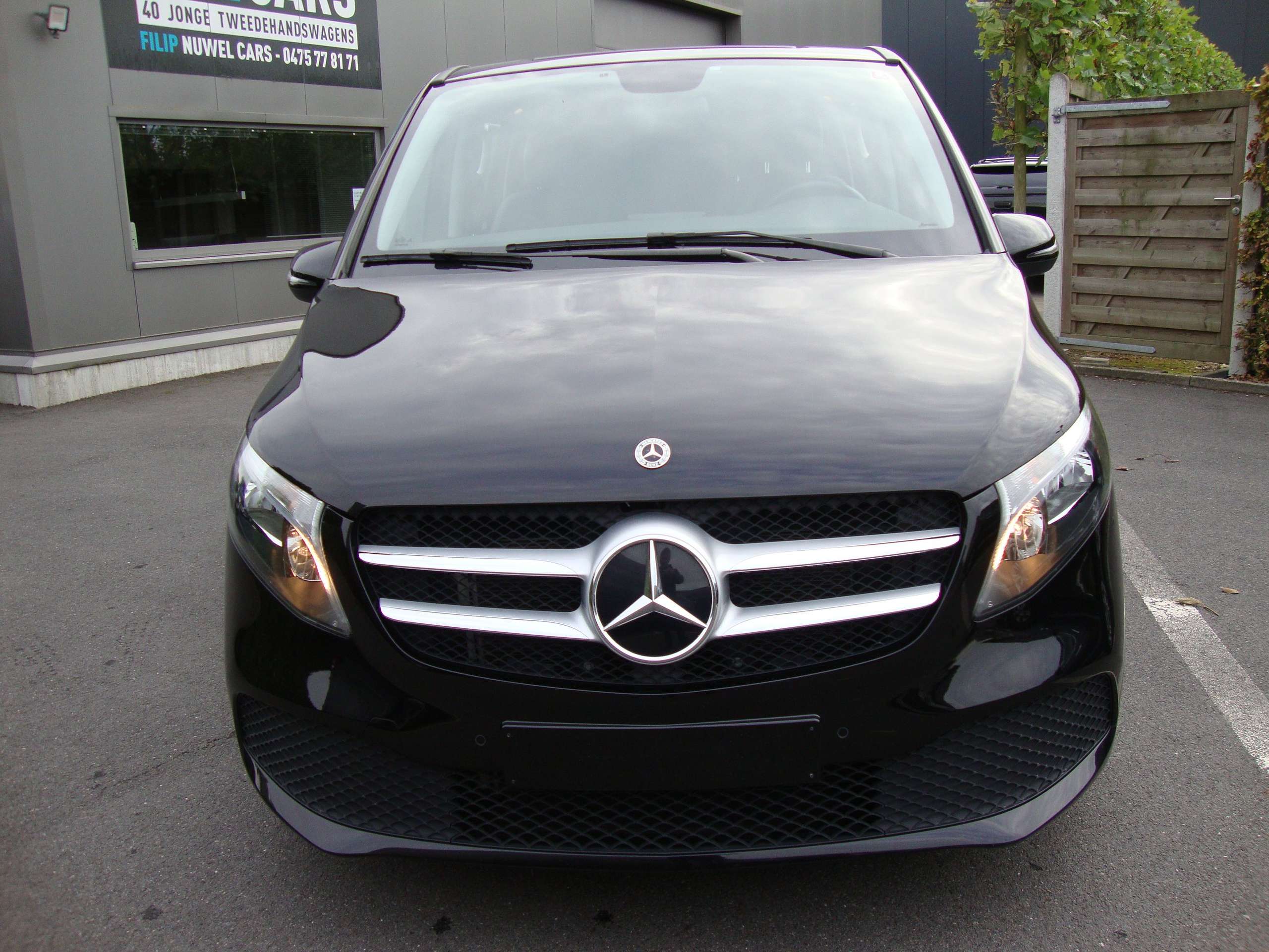 Mercedes-Benz - V 220