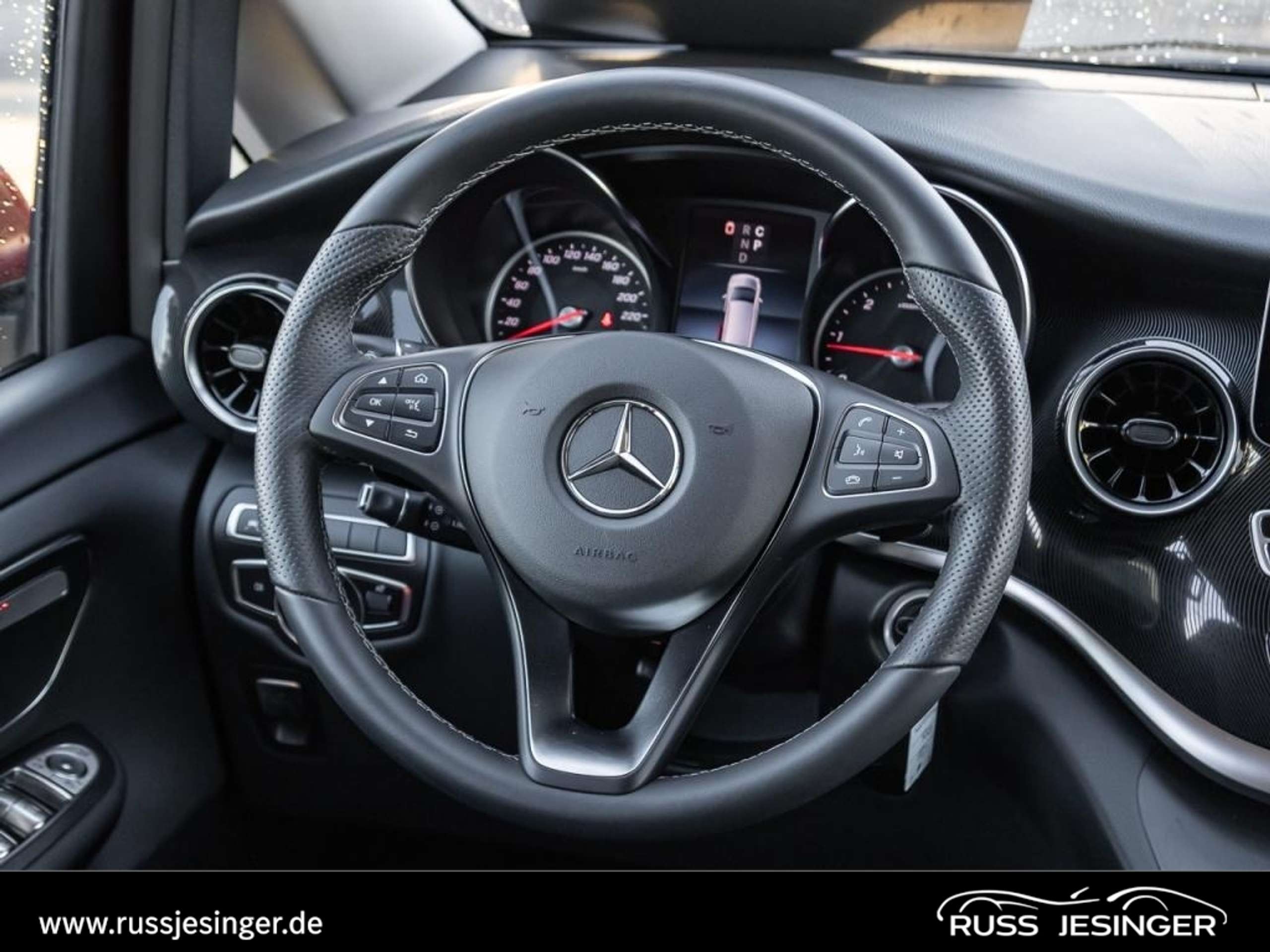 Mercedes-Benz - V 300