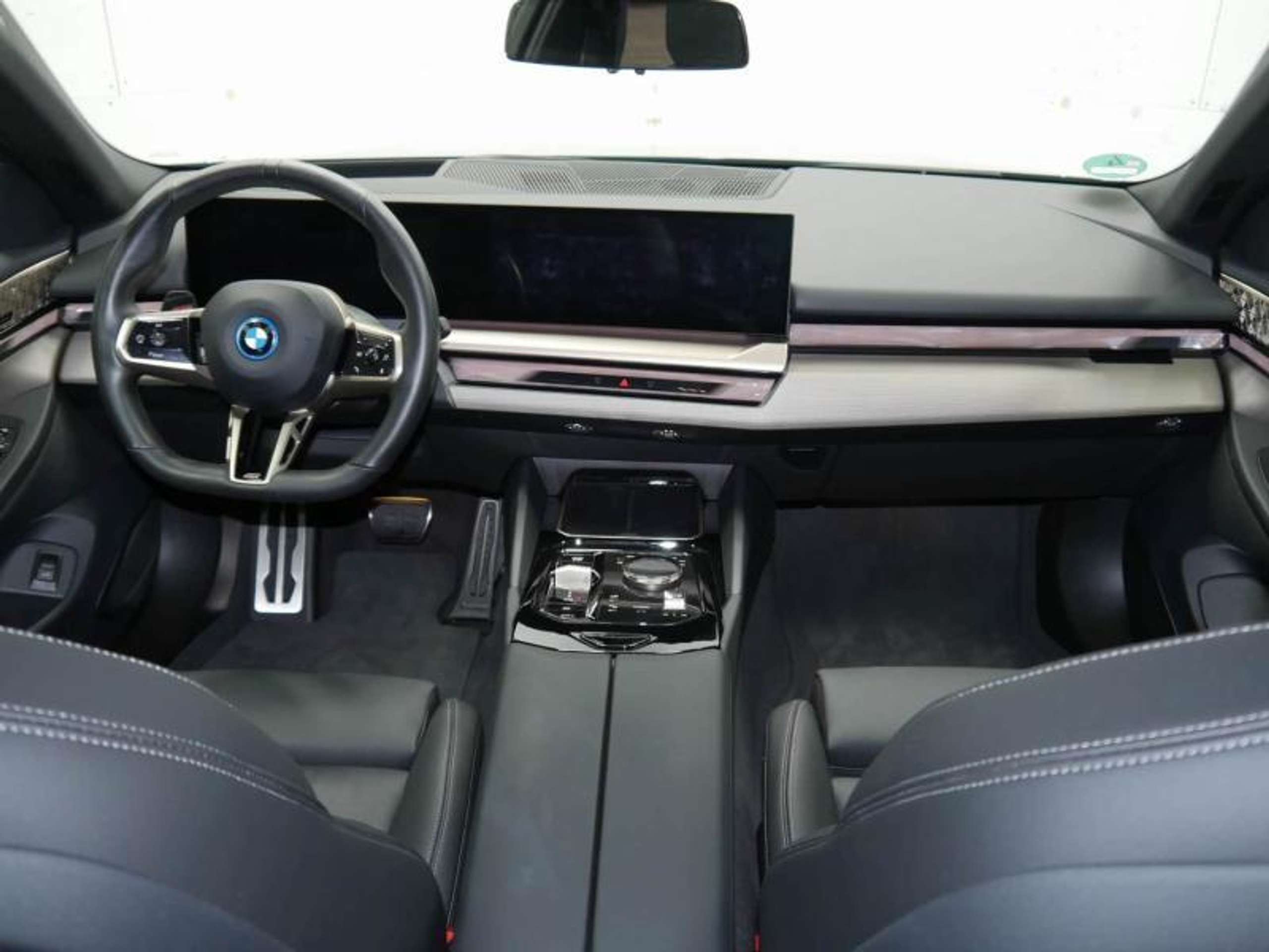 BMW - i5