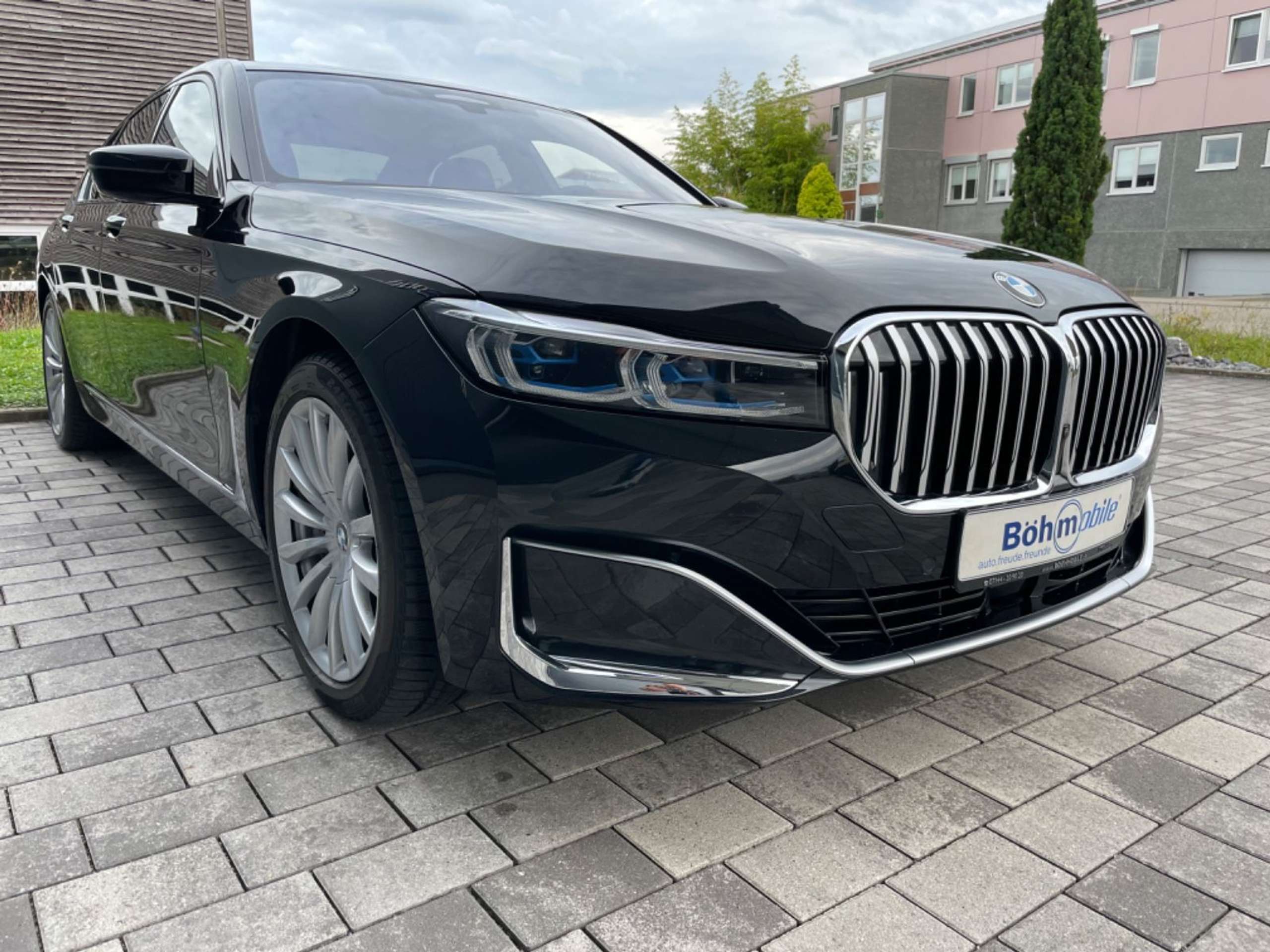 BMW - 750