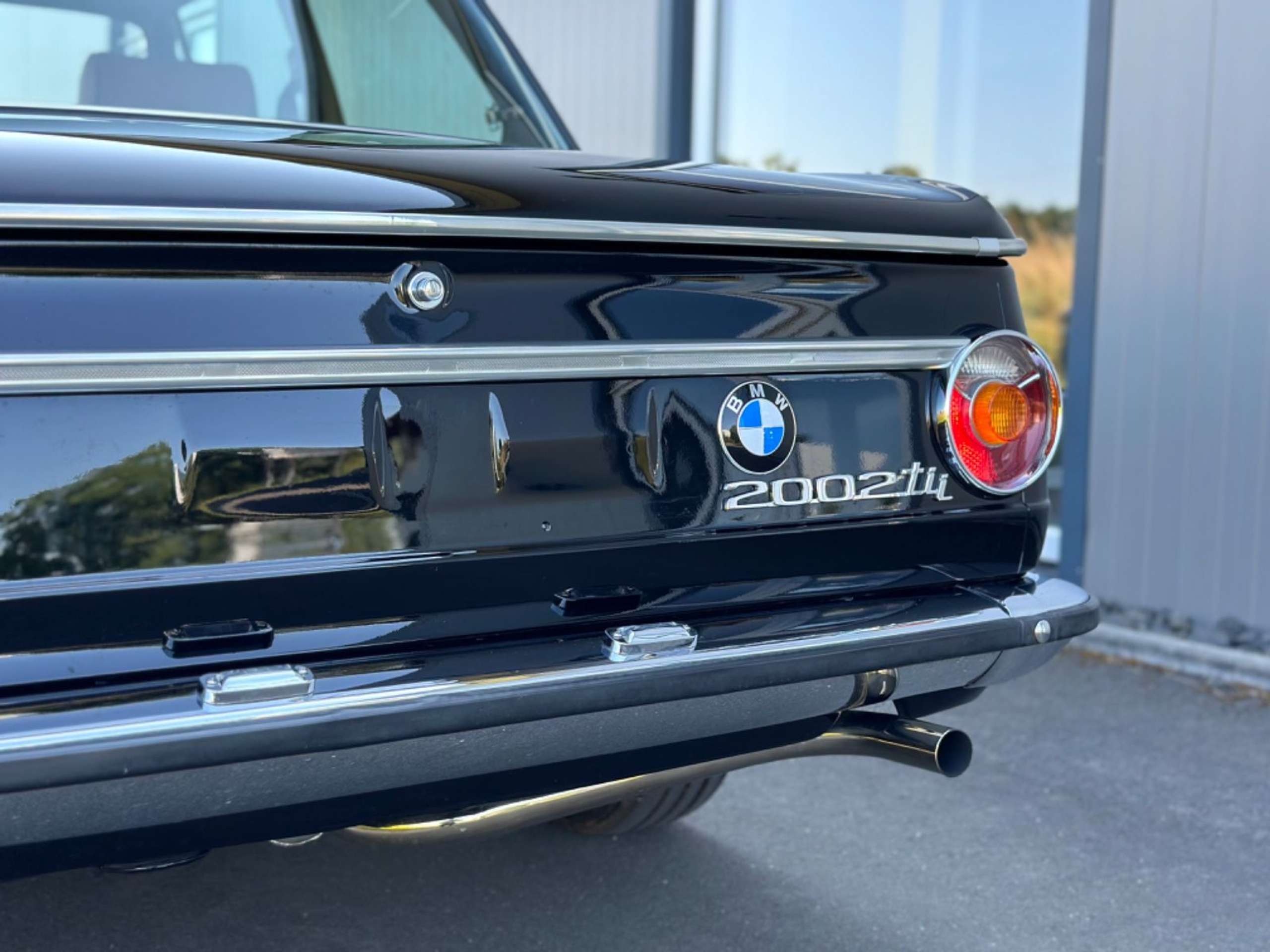 BMW - 2002