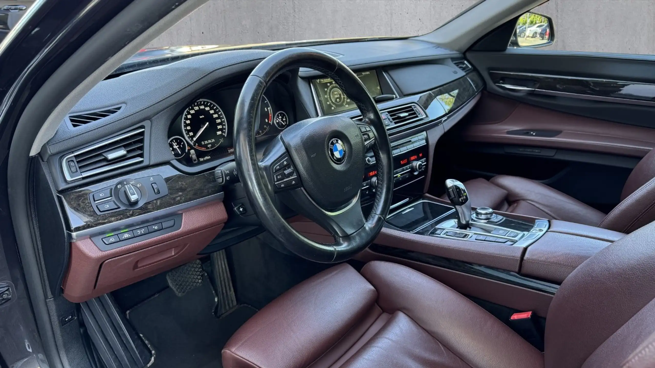 BMW - 750