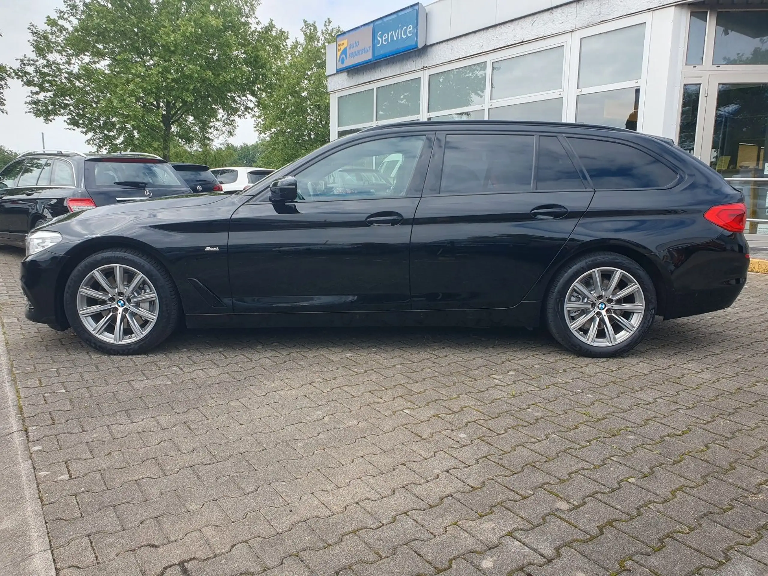 BMW - 525