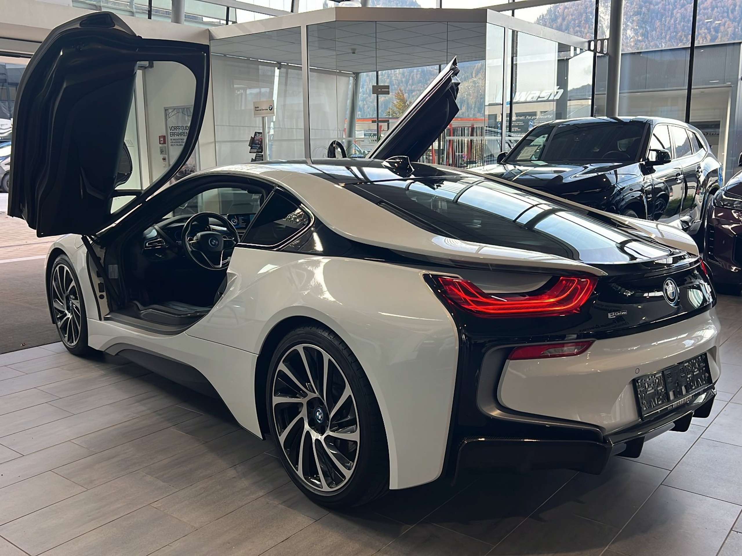 BMW - i8