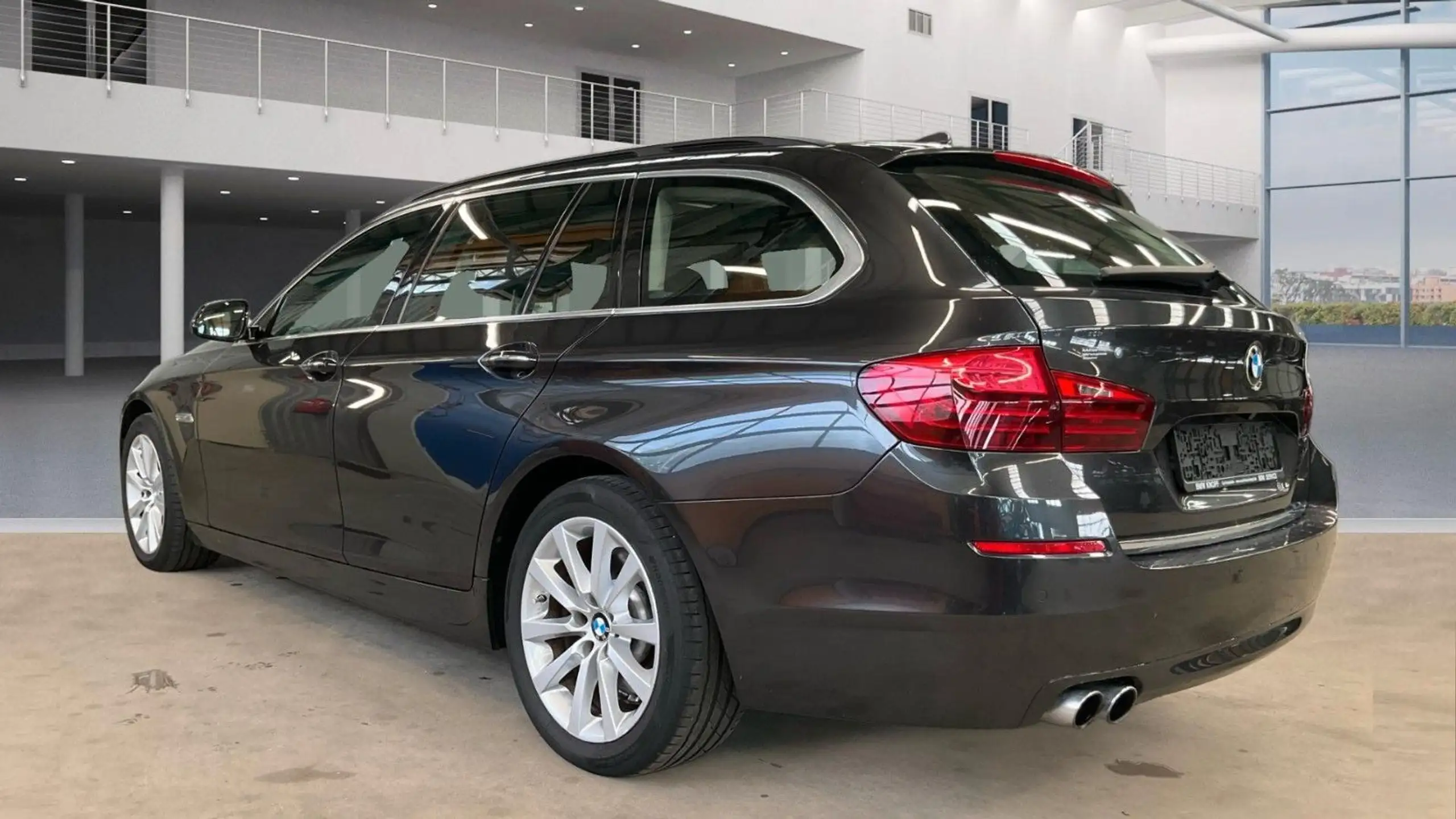 BMW - 528