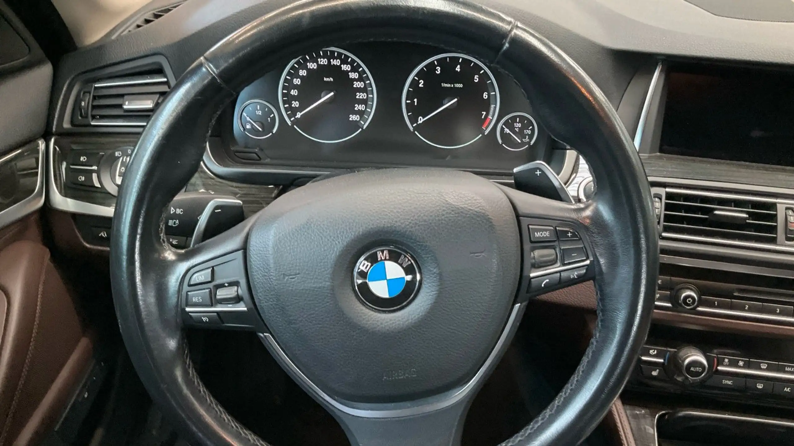 BMW - 528