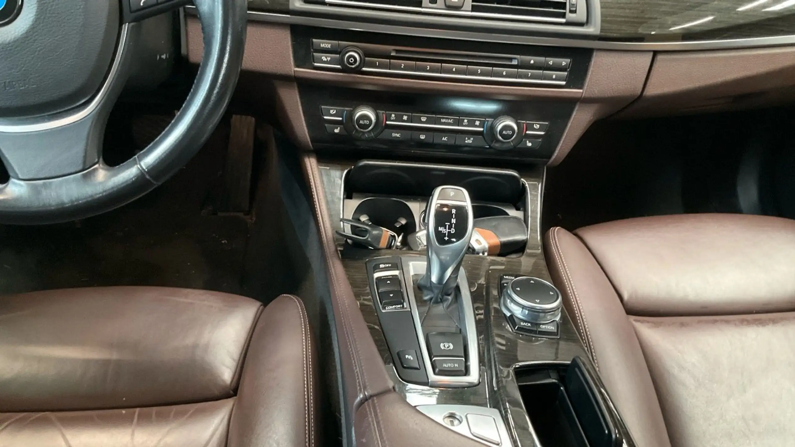 BMW - 528