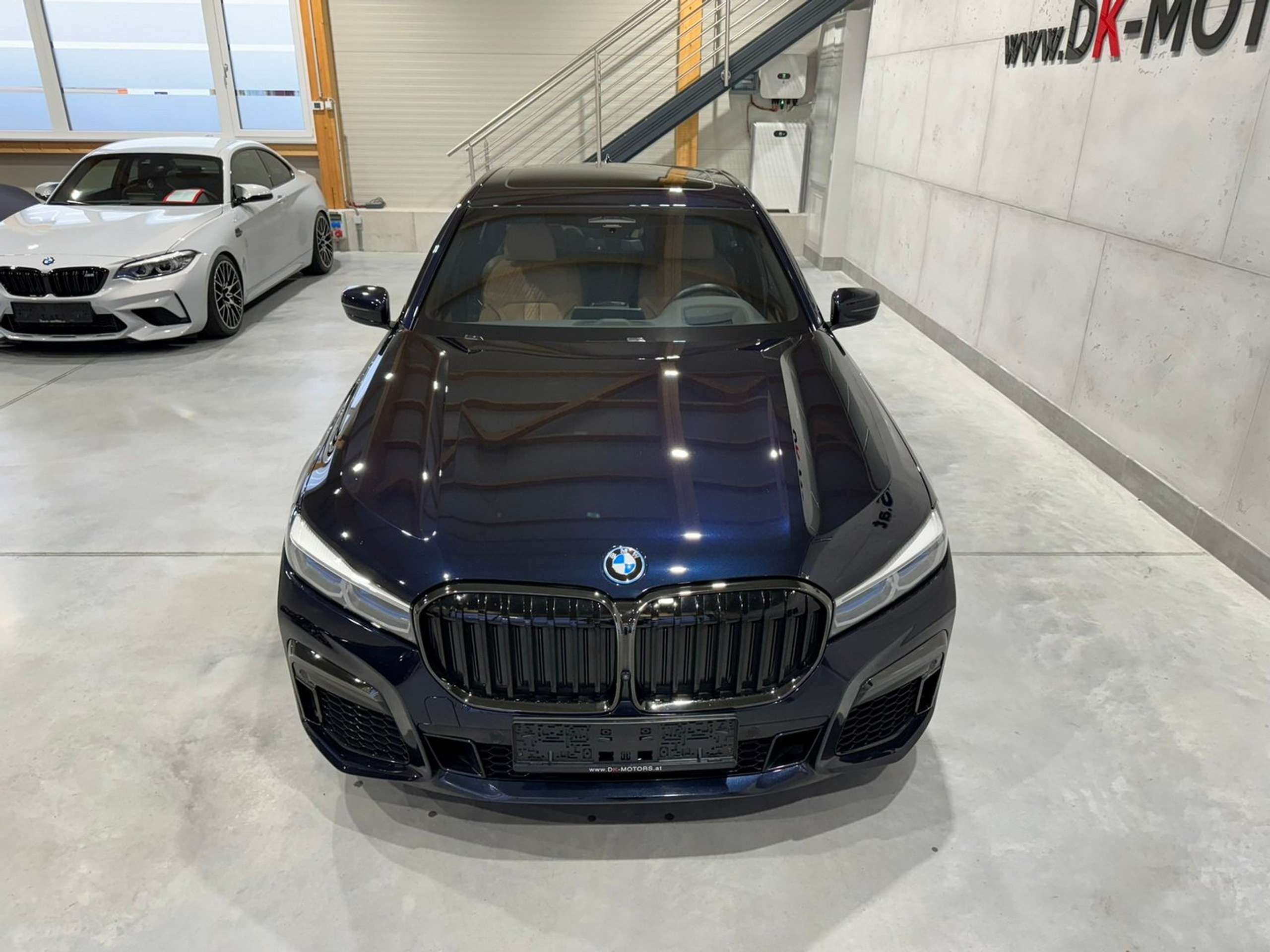 BMW - 745